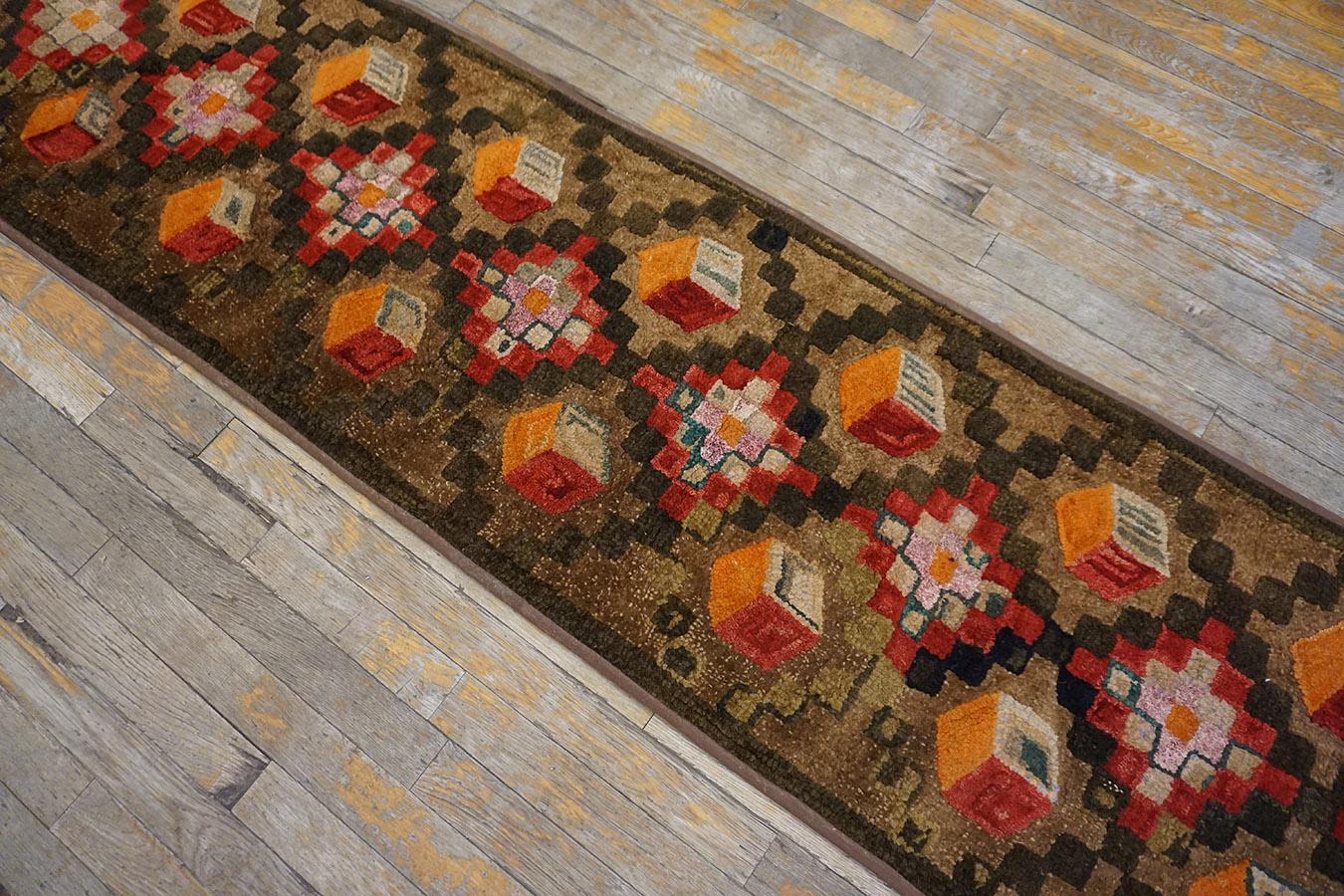 Hand-Woven Early 20th Century American Hooked Rug ( 1'10