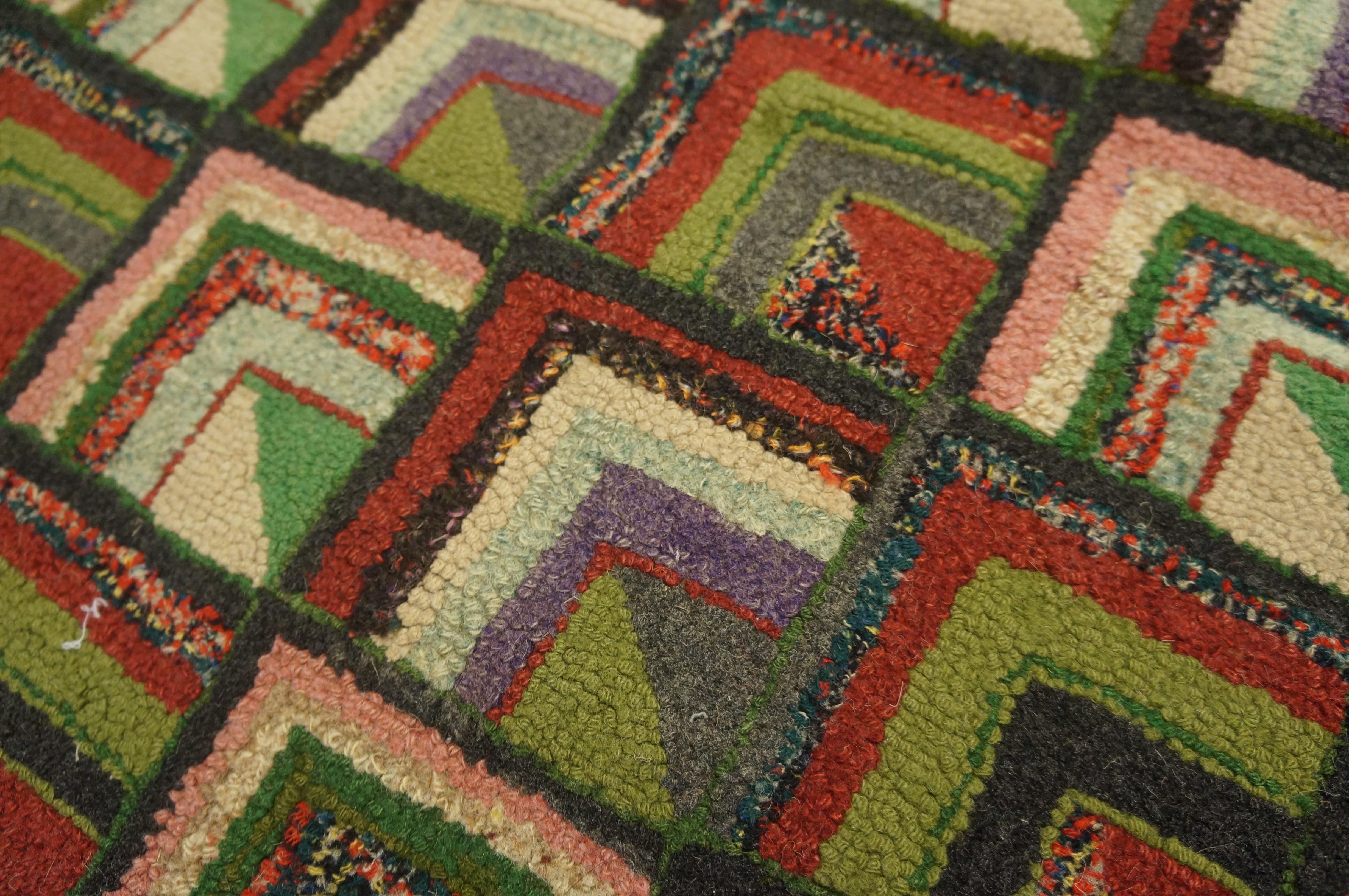 Early 20th Century American Hooked Rug ( 2'2