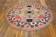 Pretty Size Round Folk Art Style Antique American Hooked Rug