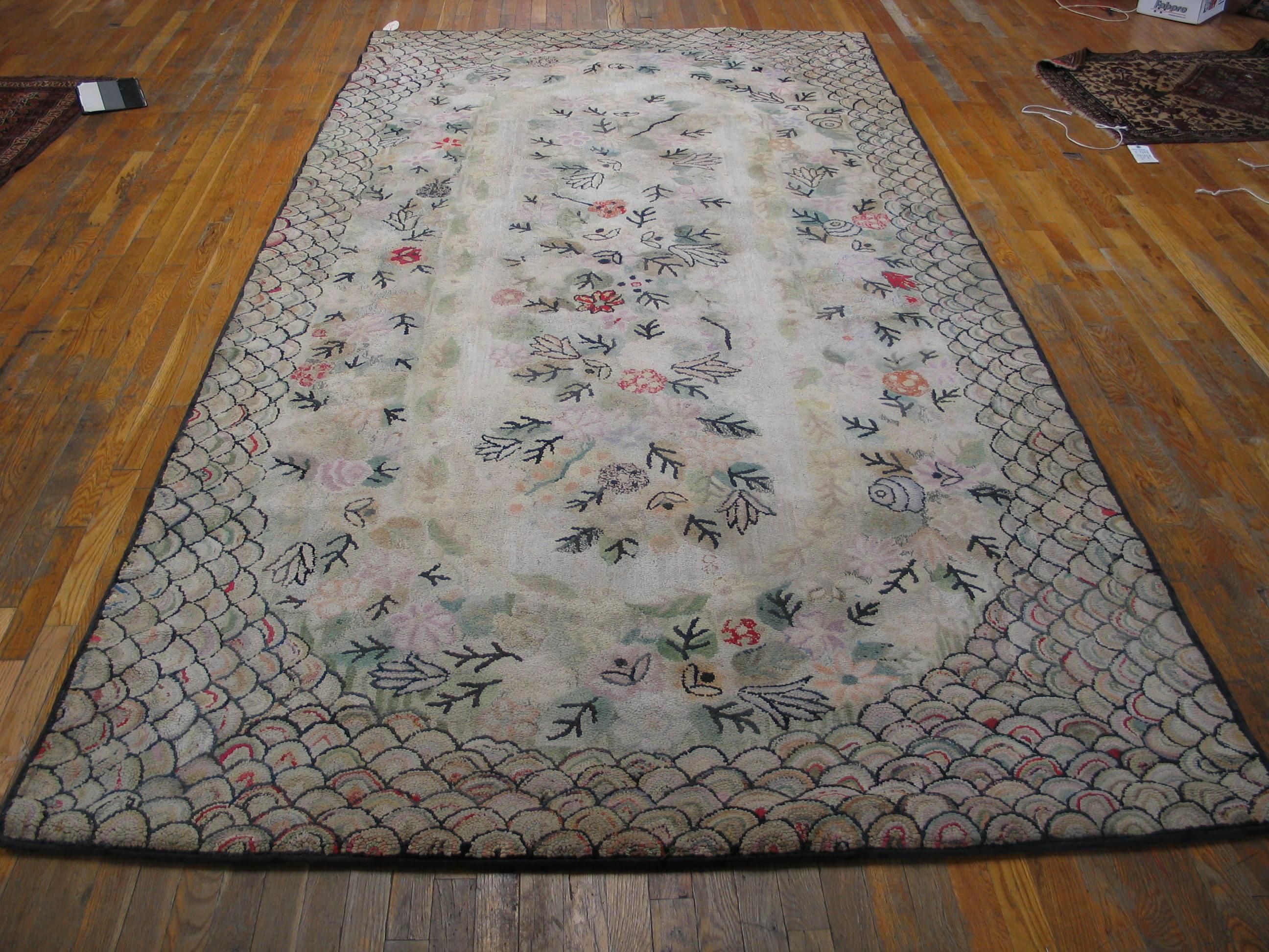 Amerikanischer Galerieteppich mit Kapuze aus dem frühen 20. Jahrhundert ( 6' x 12' - 183 x 266) (Handgewebt) im Angebot
