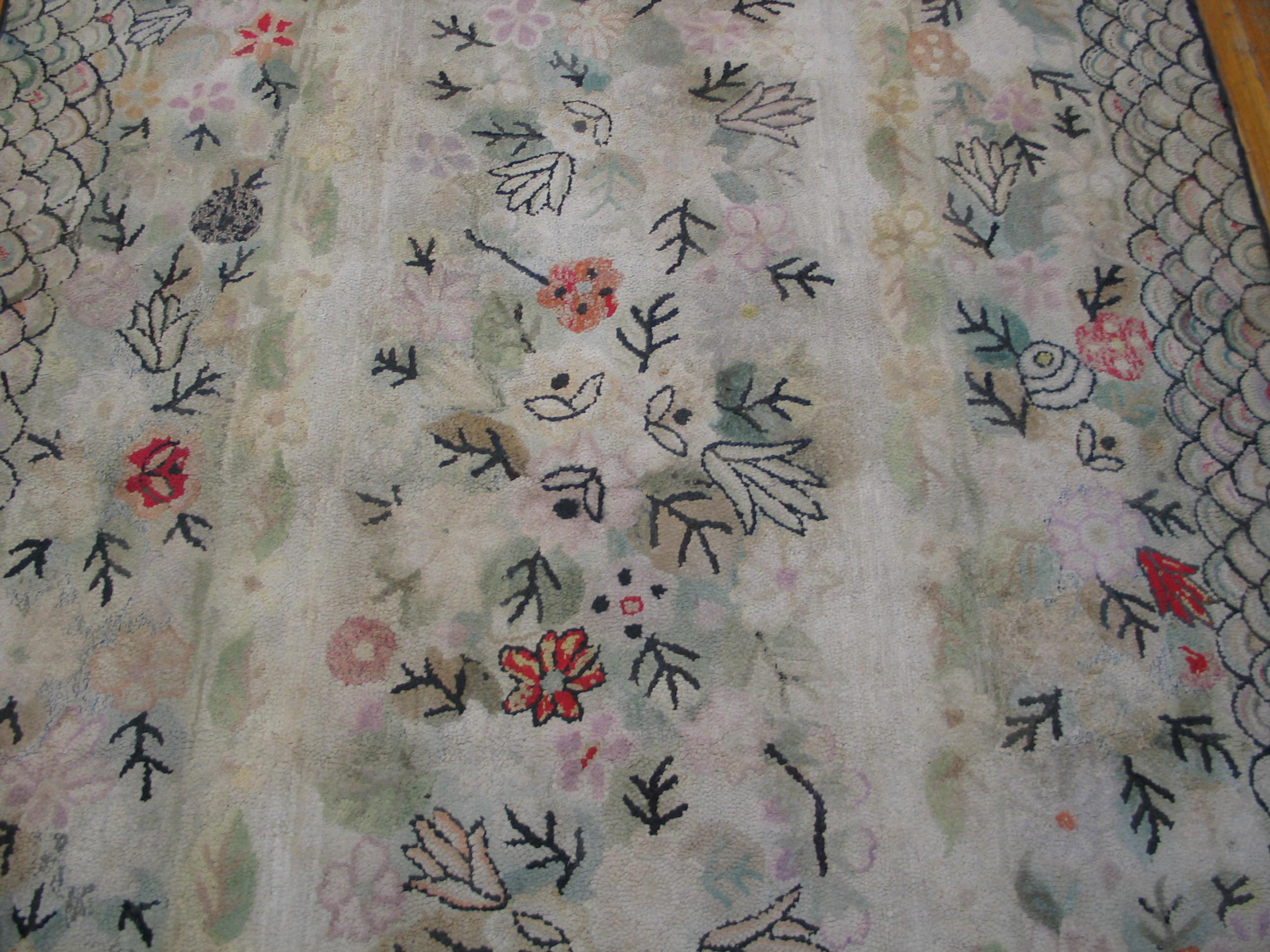 Amerikanischer Galerieteppich mit Kapuze aus dem frühen 20. Jahrhundert ( 6' x 12' - 183 x 266) (Frühes 20. Jahrhundert) im Angebot