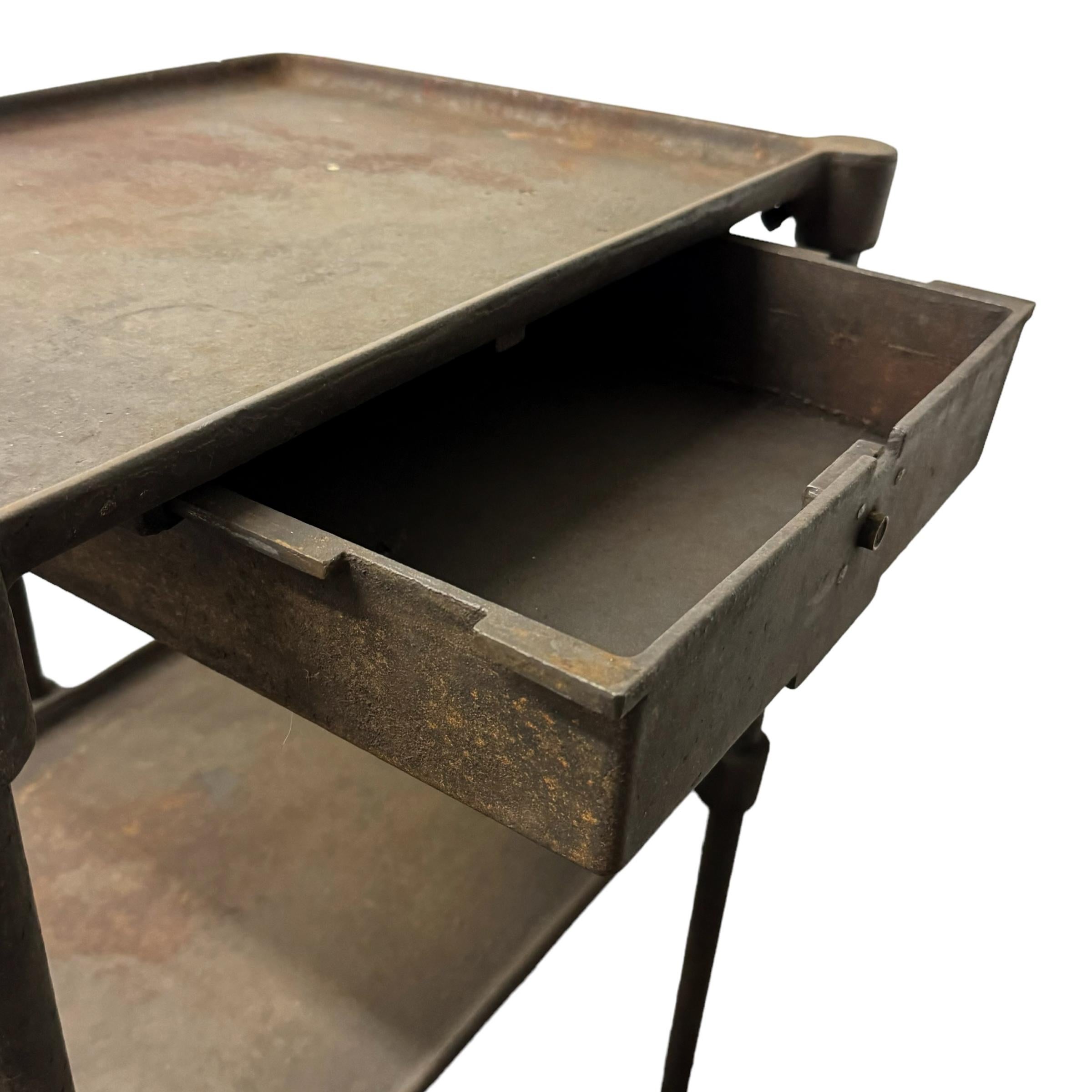 Acier Table industrielle américaine du début du 20e siècle en vente