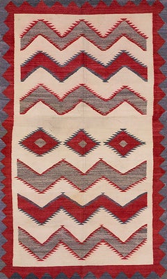 Amerikanischer Navajo-Teppich des frühen 20. Jahrhunderts ( 3'7" x 6' - 109 x 183)