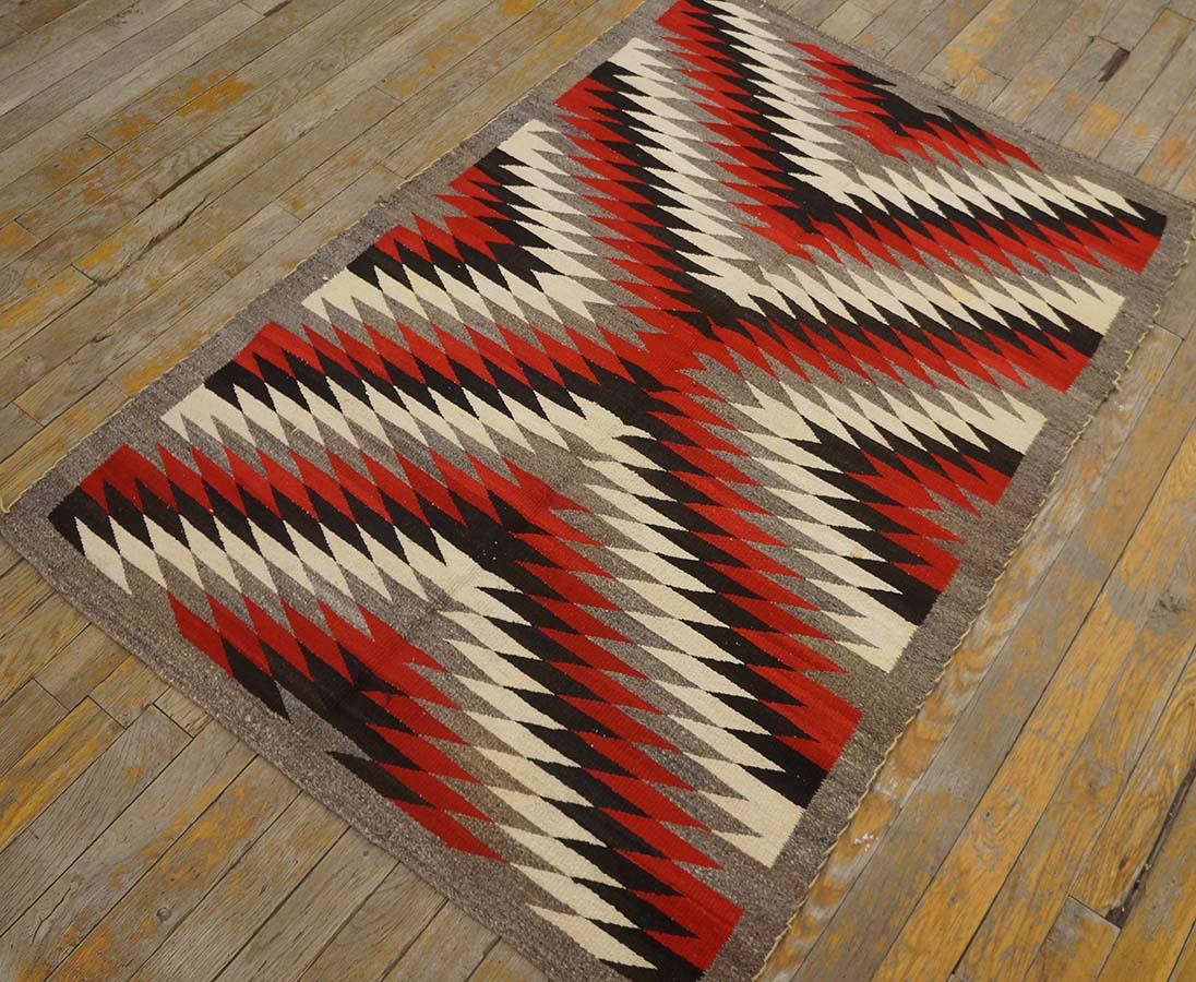 Tapis Navajo Eye Dazzler du début du 20ème siècle ( 3' x 4'2'' - 91 x 127 ) en vente 4