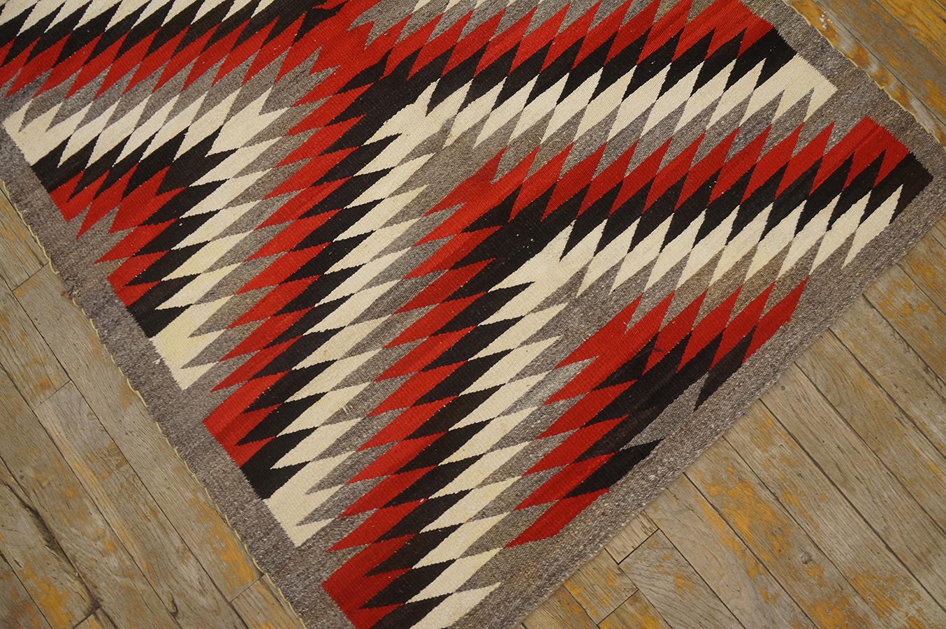 Tapis Navajo Eye Dazzler du début du 20ème siècle ( 3' x 4'2'' - 91 x 127 ) en vente 9