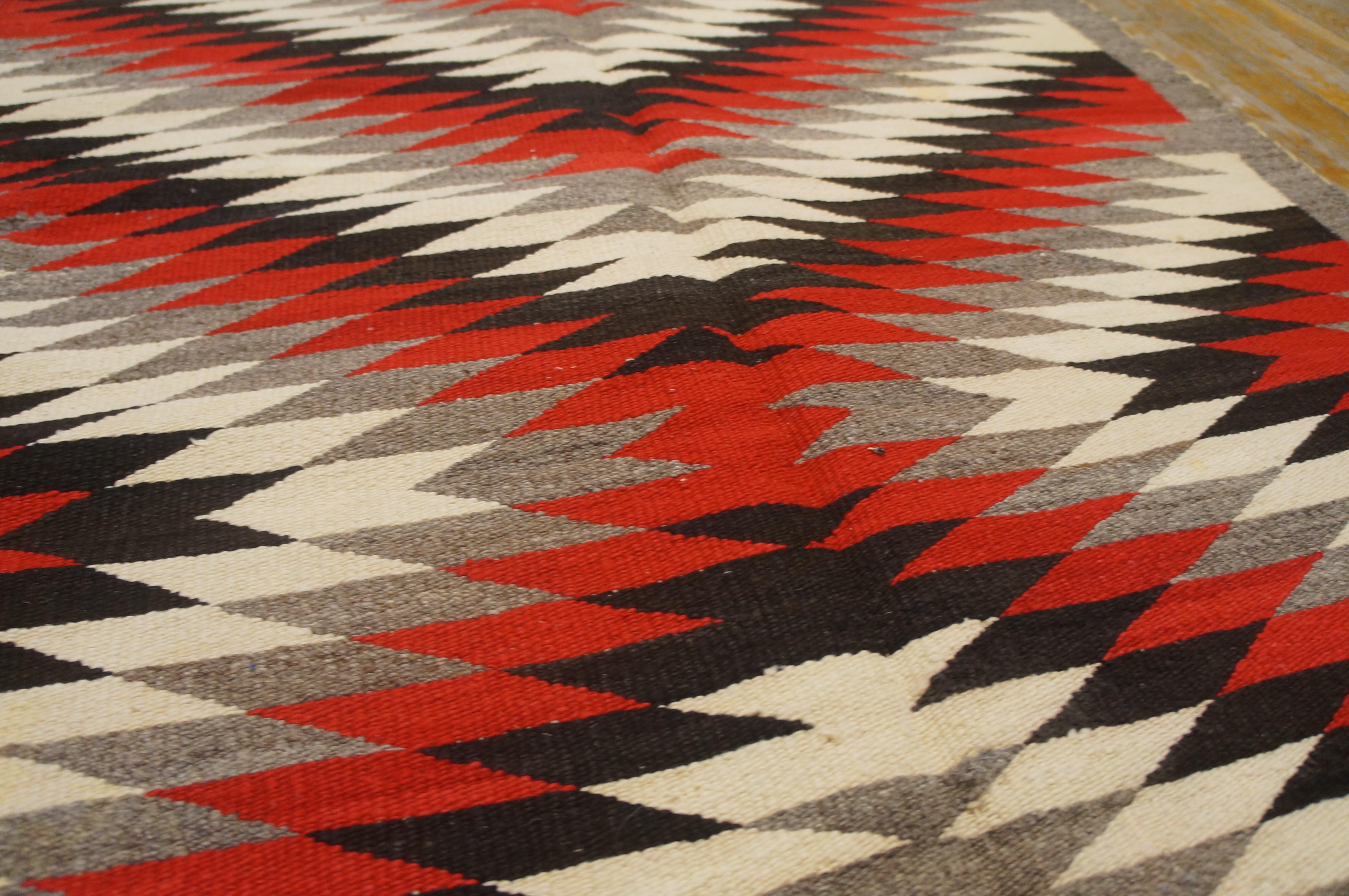 Early 20th Century American Navajo Eye Dazzler Carpet ( 3' x 4'2'' - 91 x 127 ) For Sale 4