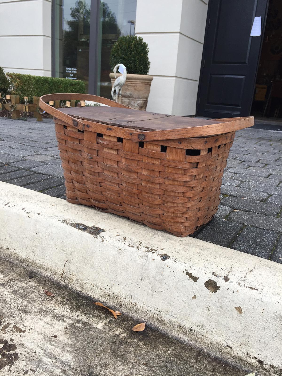 Early 20th Century American Picnic Basket In Good Condition In Atlanta, GA