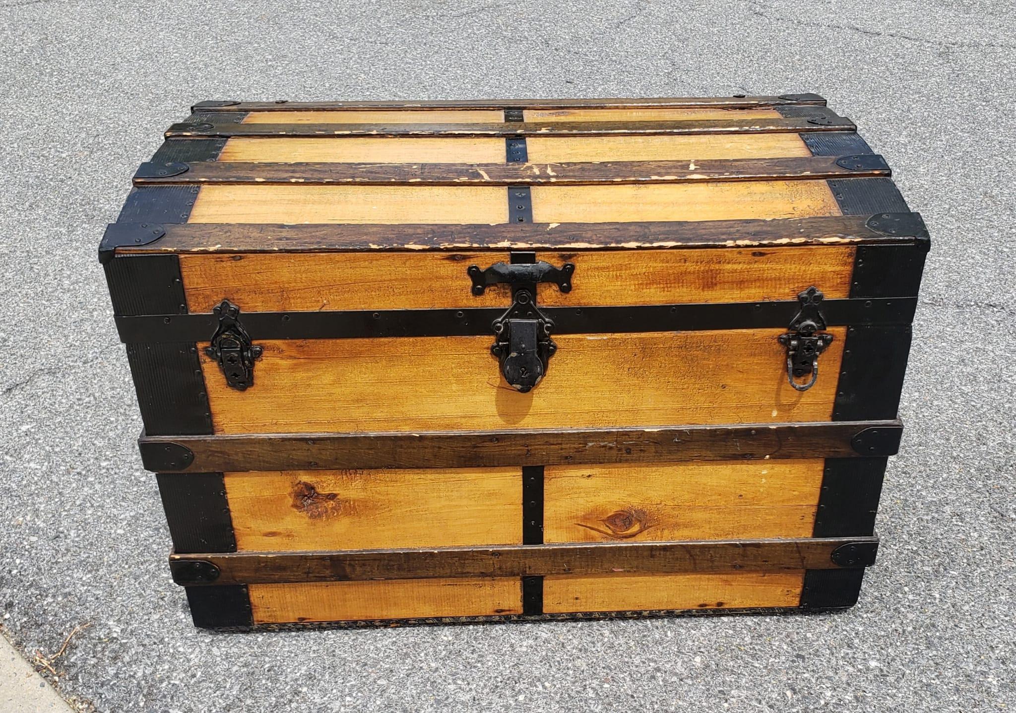 American Classical Early 20th Century American Rolling Pine Blanket Chest Storage Trunk For Sale