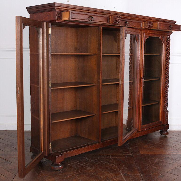 Early 20th Century American Solid Oak Bookcase Berkey and Gay Manufacturer In Good Condition In Vancouver, British Columbia