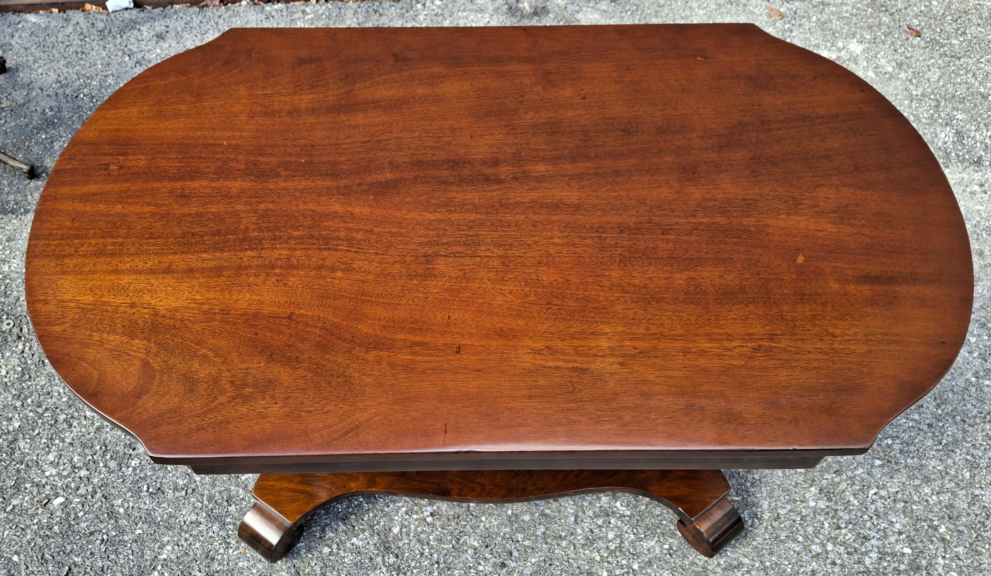 Console de bibliothèque en acajou de style néo-espagnol américain du début du 20e siècle Bon état - En vente à Germantown, MD
