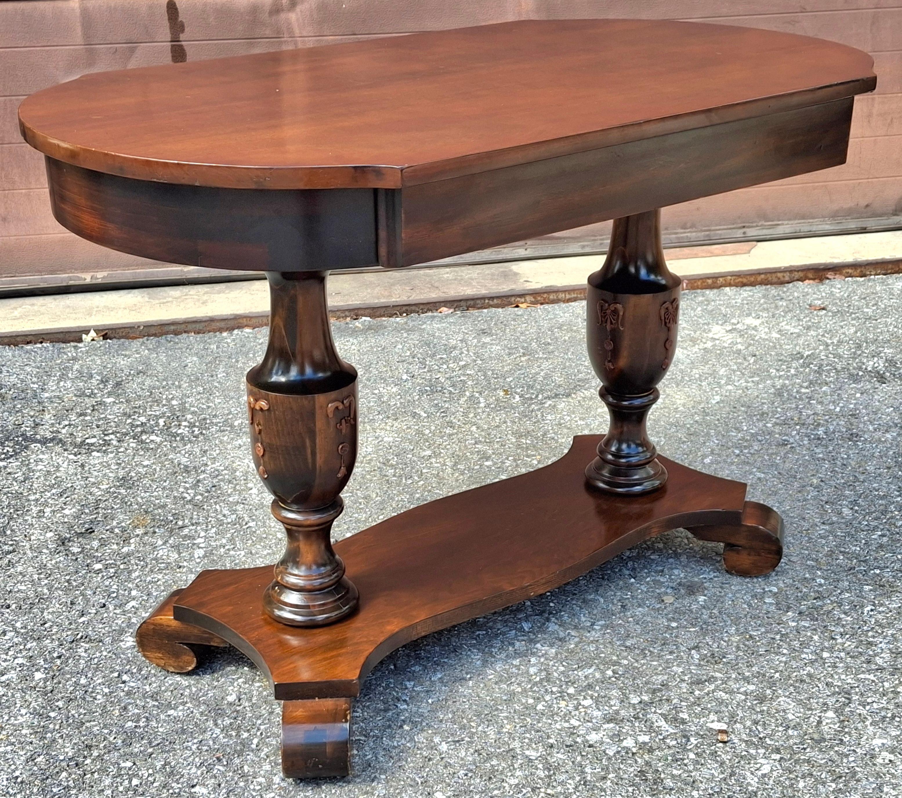 20ième siècle Console de bibliothèque en acajou de style néo-espagnol américain du début du 20e siècle en vente