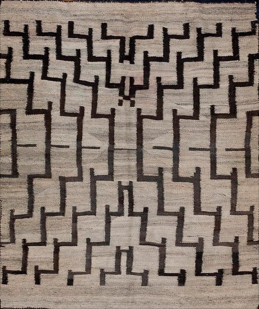 Amerikanischer Navajo-Teppich aus der Übergangszeit des frühen 20. Jahrhunderts (4'9"x6'-145x183)