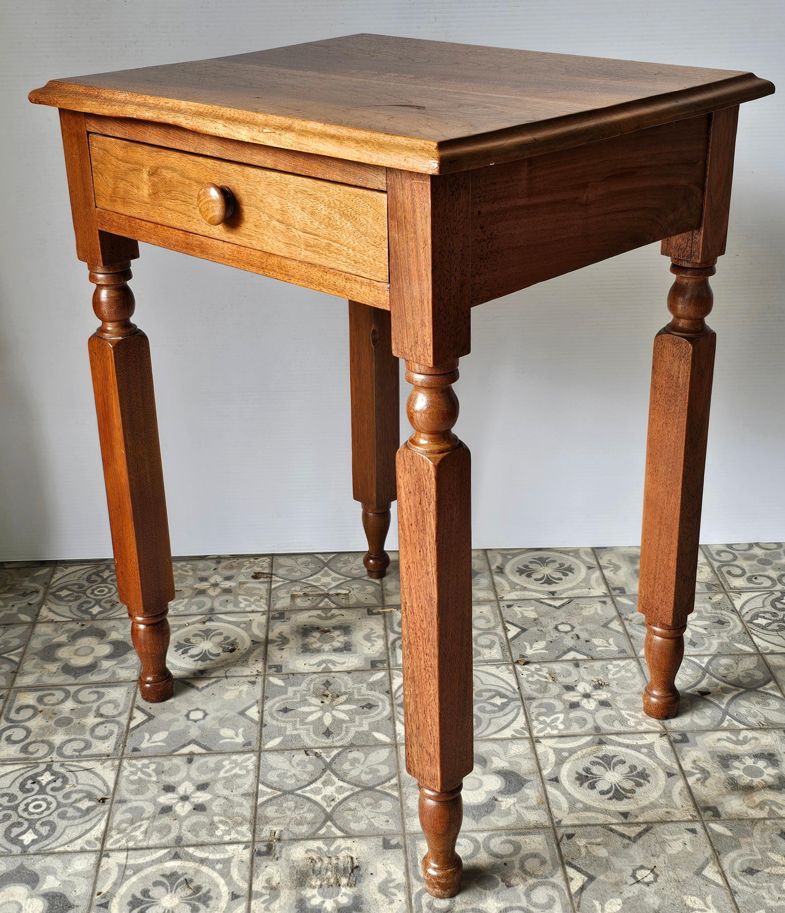 Stained Early 20th Century American Walnut Single Drawer Work Table For Sale