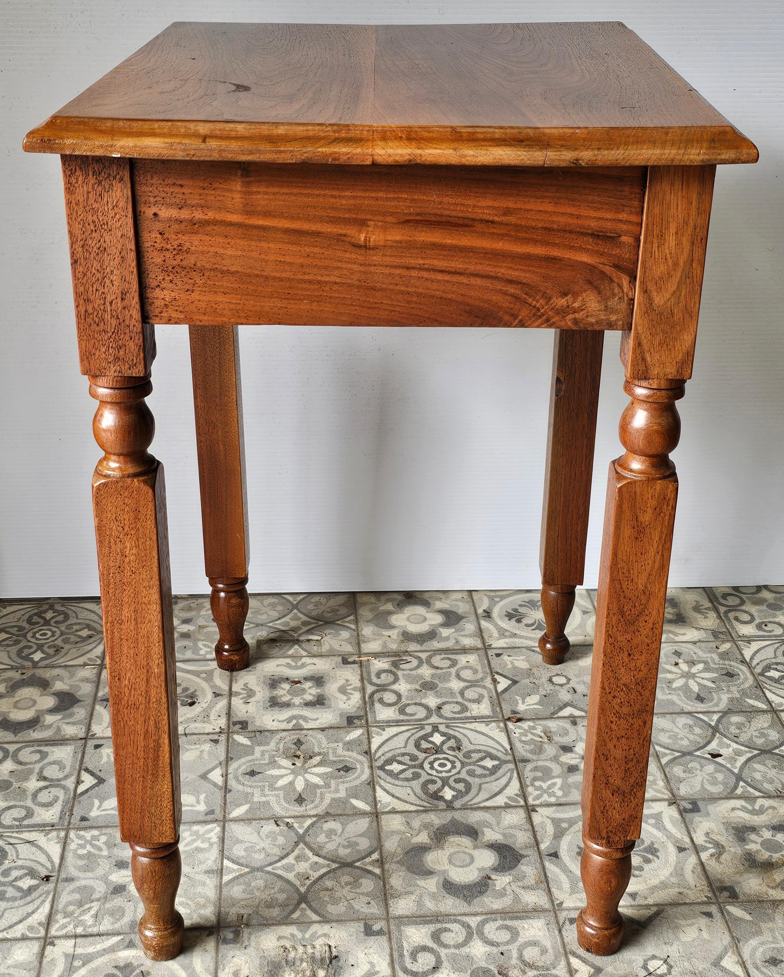 Early 20th Century American Walnut Single Drawer Work Table For Sale 1