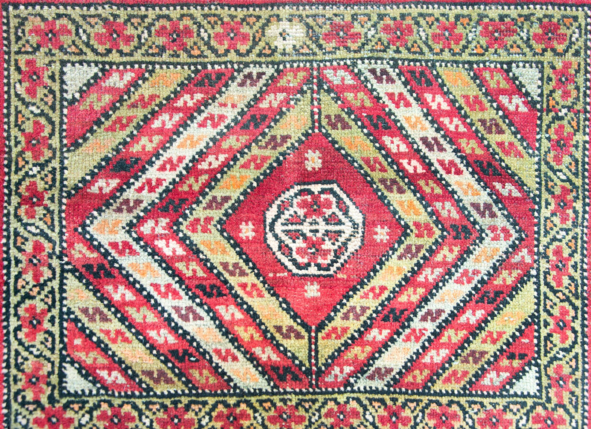 Early 20th Century Anatolian Turkish Rug For Sale 4