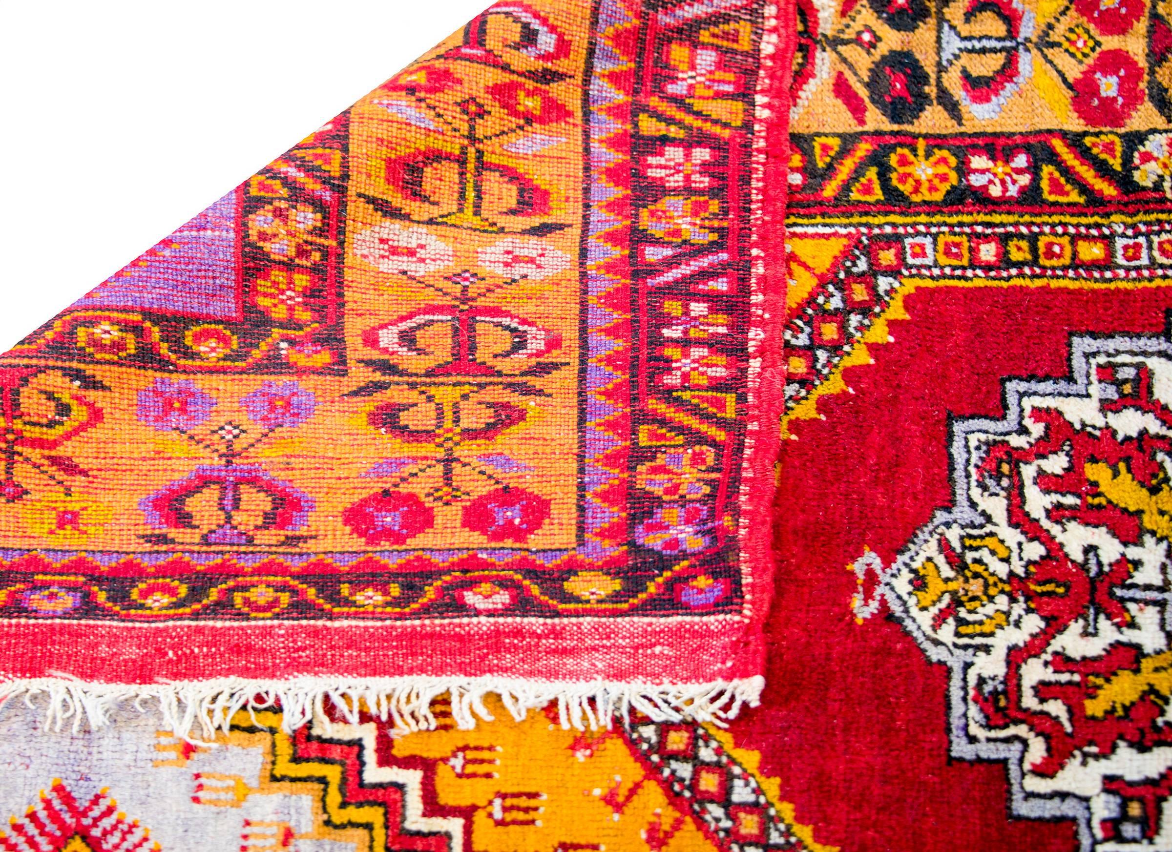 Anatolischer türkischer Teppich des frühen 20. Jahrhunderts (Mitte des 20. Jahrhunderts) im Angebot