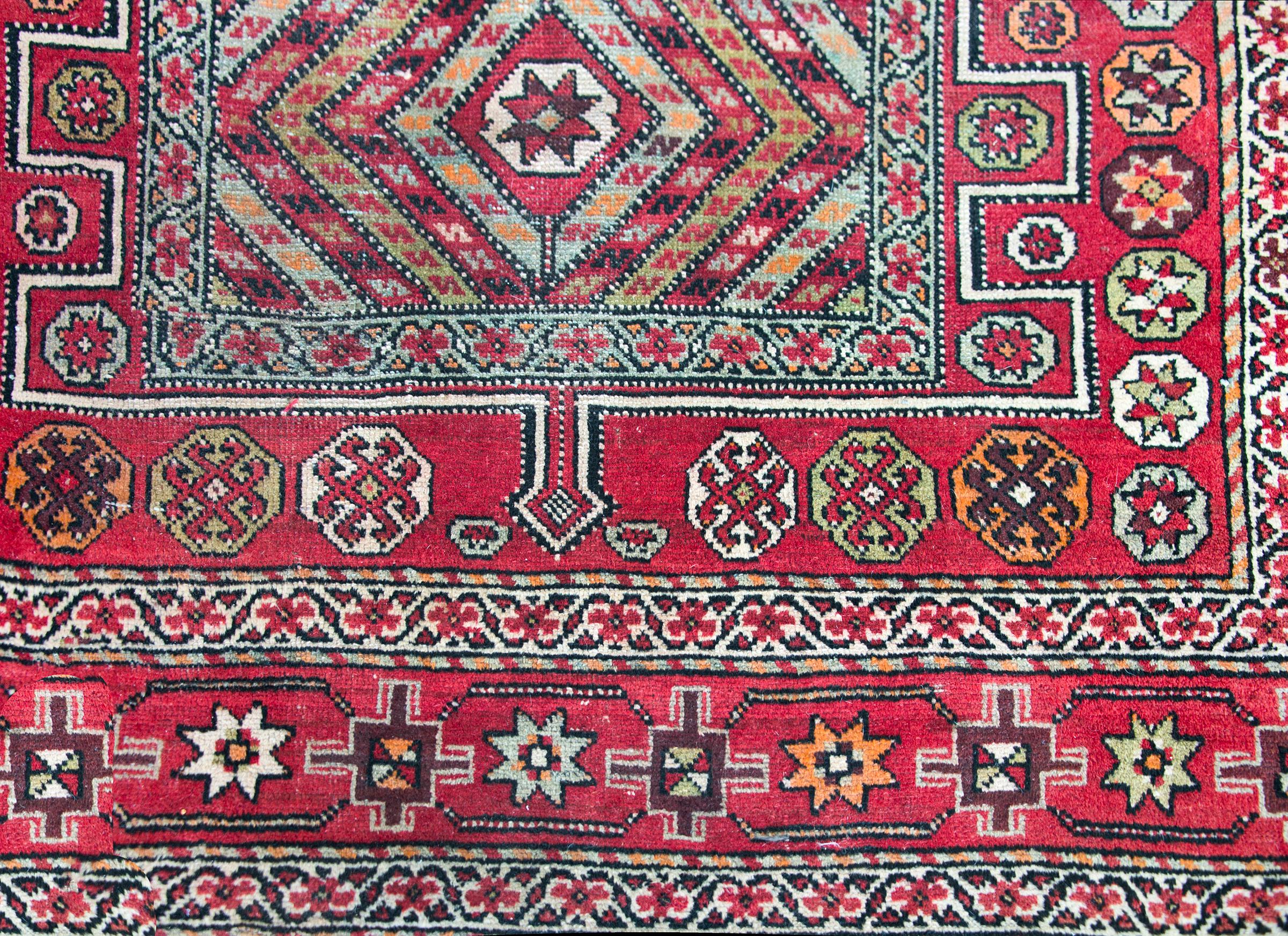 Anatolischer türkischer Teppich des frühen 20. Jahrhunderts (Wolle) im Angebot