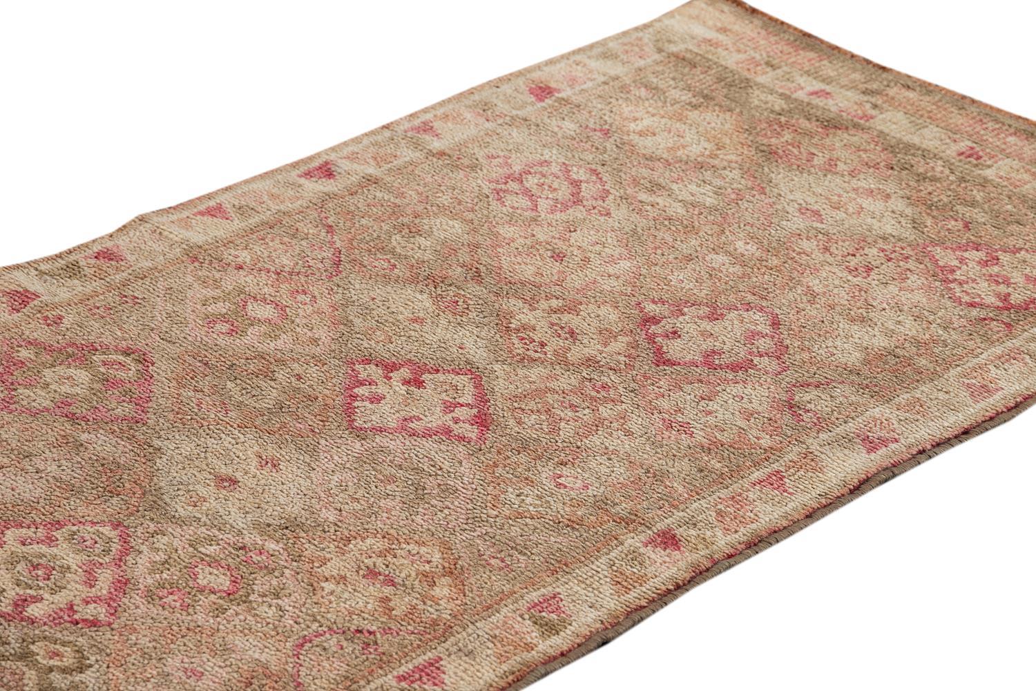 Alfombra de calle de pueblo de Anatolia de principios del siglo XX en venta 1