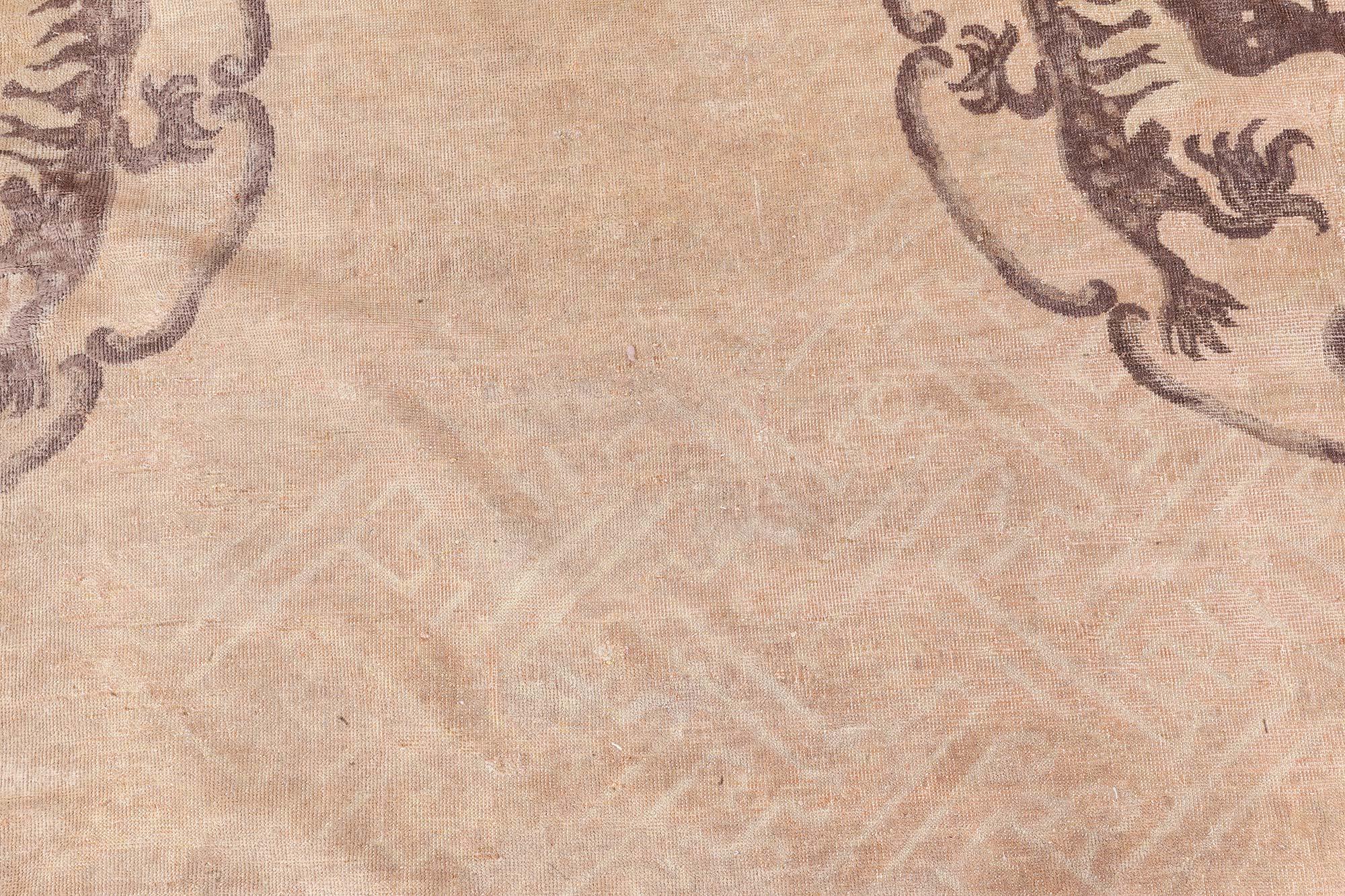 Chinois Début du 20e siècle Motifs d'animaux Tapis chinois en laine fait à la main Doris Leslie Blau en vente