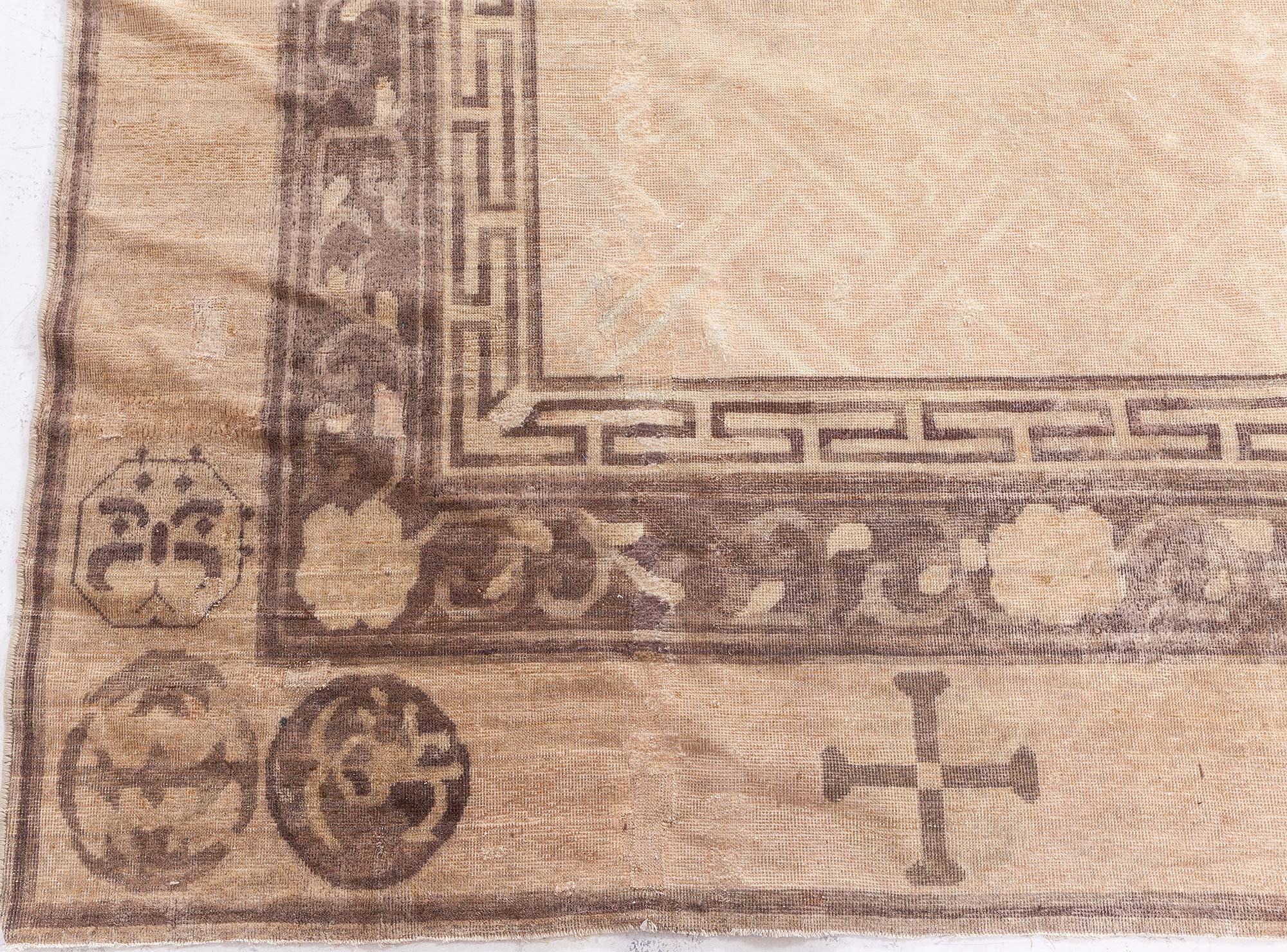 Noué à la main Début du 20e siècle Motifs d'animaux Tapis chinois en laine fait à la main Doris Leslie Blau en vente