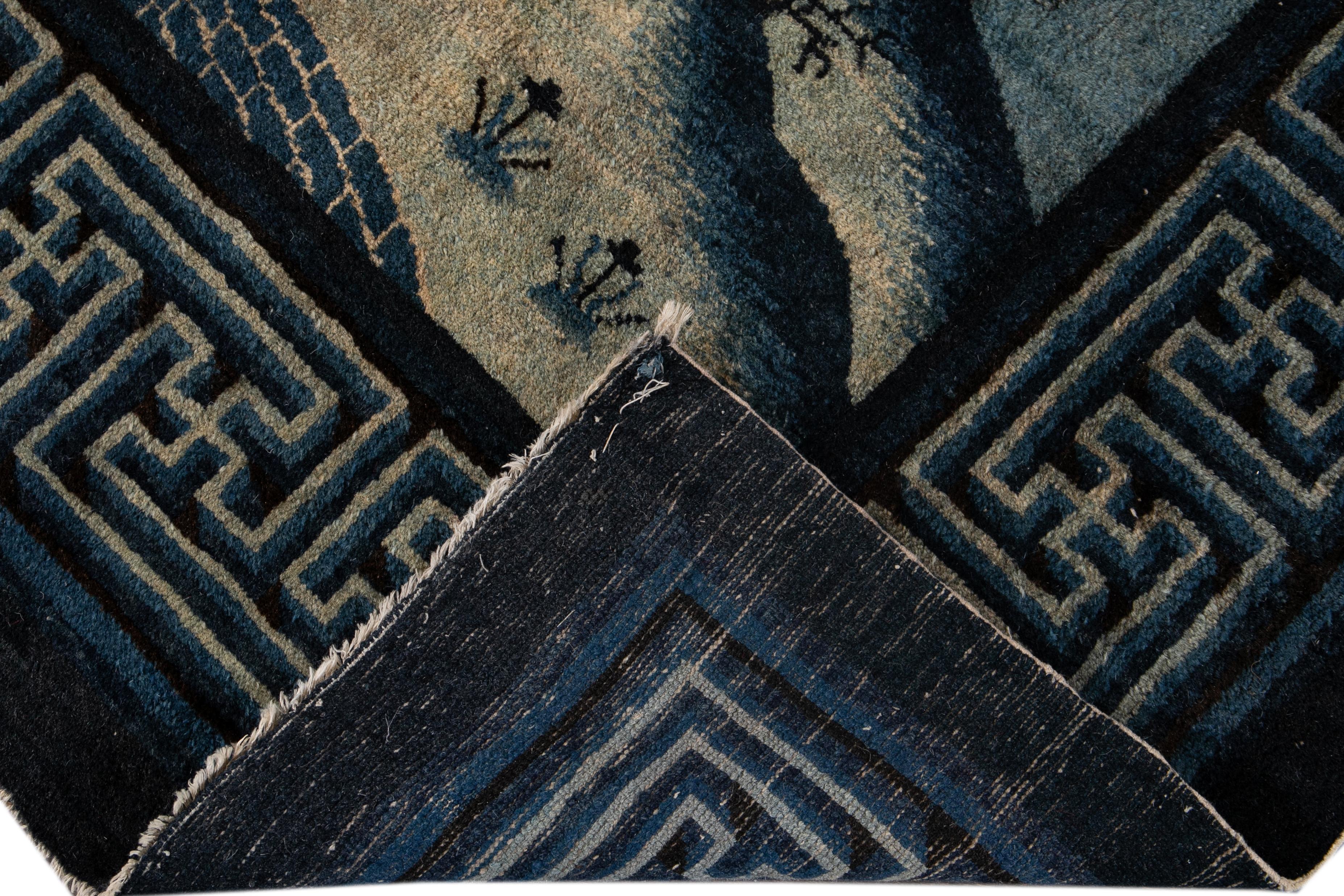 Noué à la main Tapis carré chinois en laine:: début du 20ème siècle:: ancien Art Déco en vente