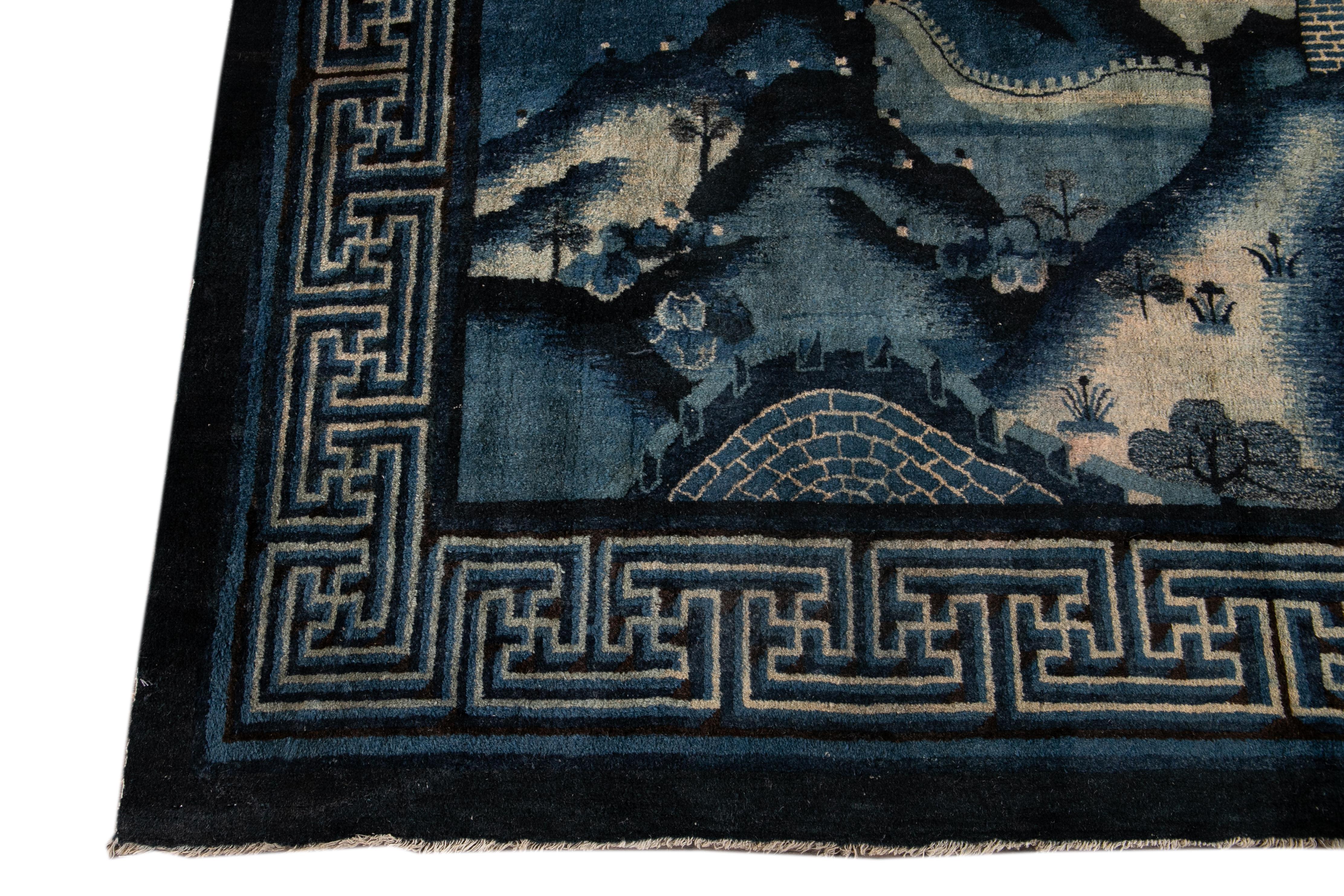 20ième siècle Tapis carré chinois en laine:: début du 20ème siècle:: ancien Art Déco en vente