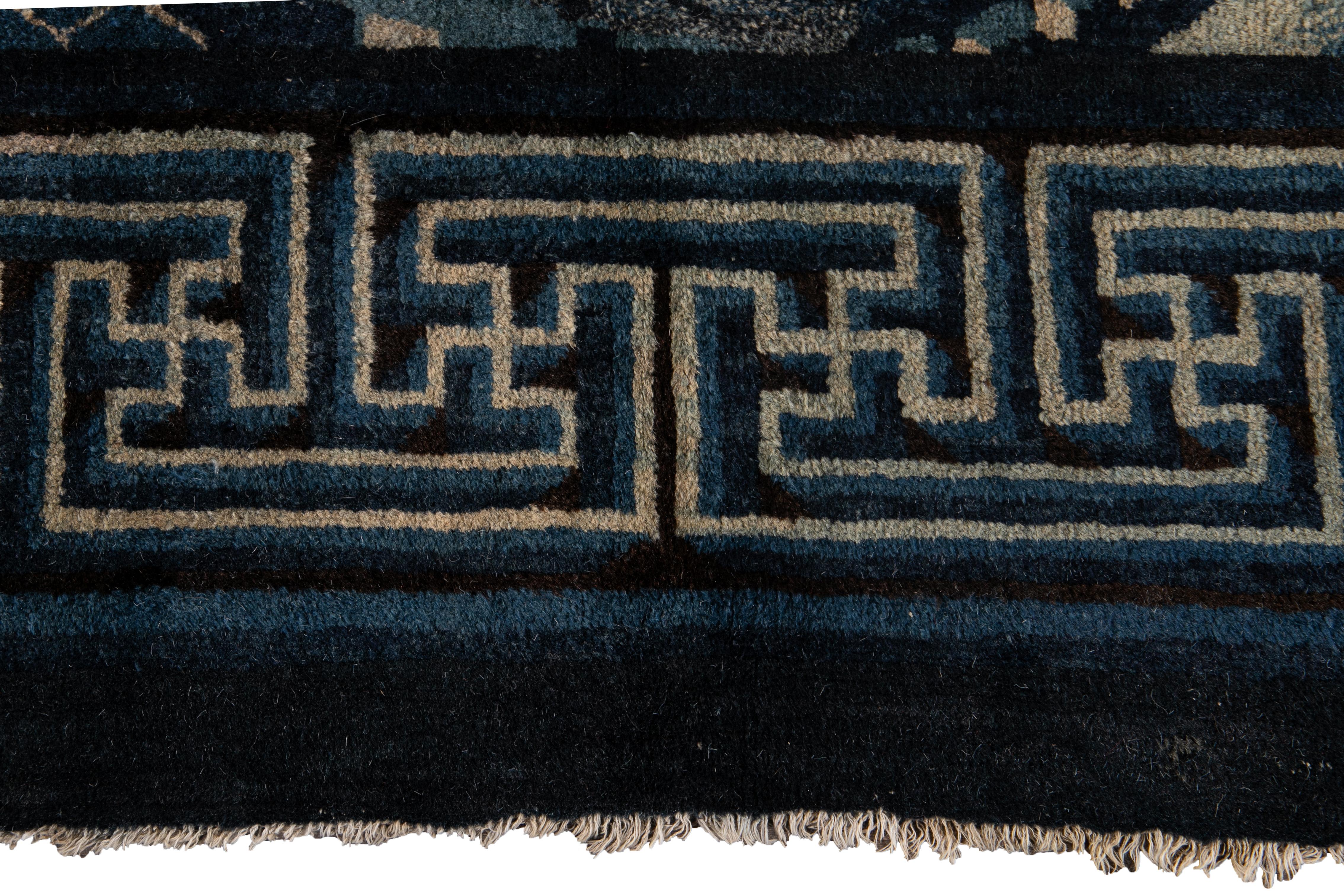 Laine Tapis carré chinois en laine:: début du 20ème siècle:: ancien Art Déco en vente