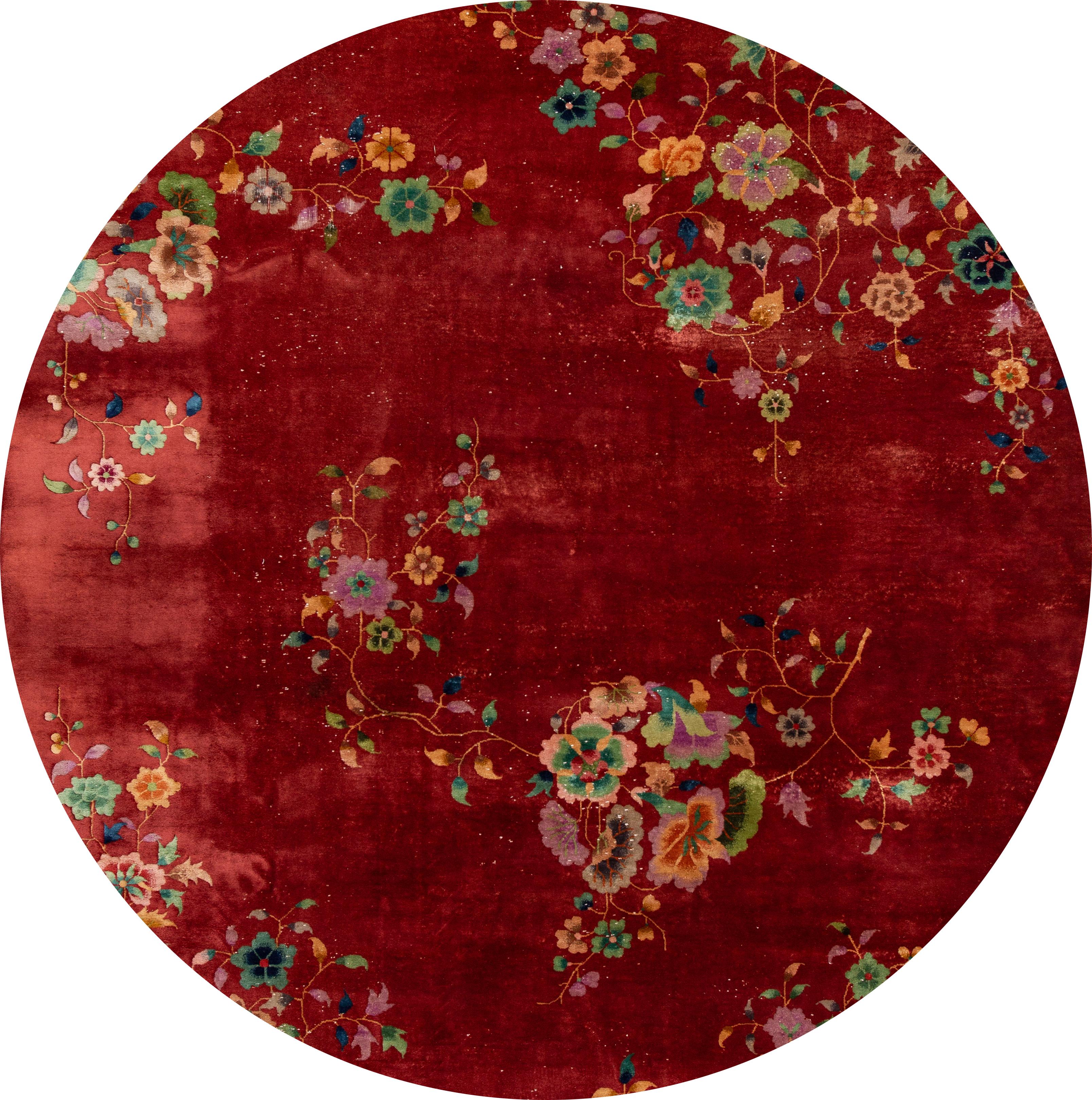 Beautiful antique Chinese Art Deco rug, hand knotted wool with a red field, and a multi-color accents in a subtle all-over Classic Chinese floral design.

This rug measures 9' 10'' x 13'4''.
 