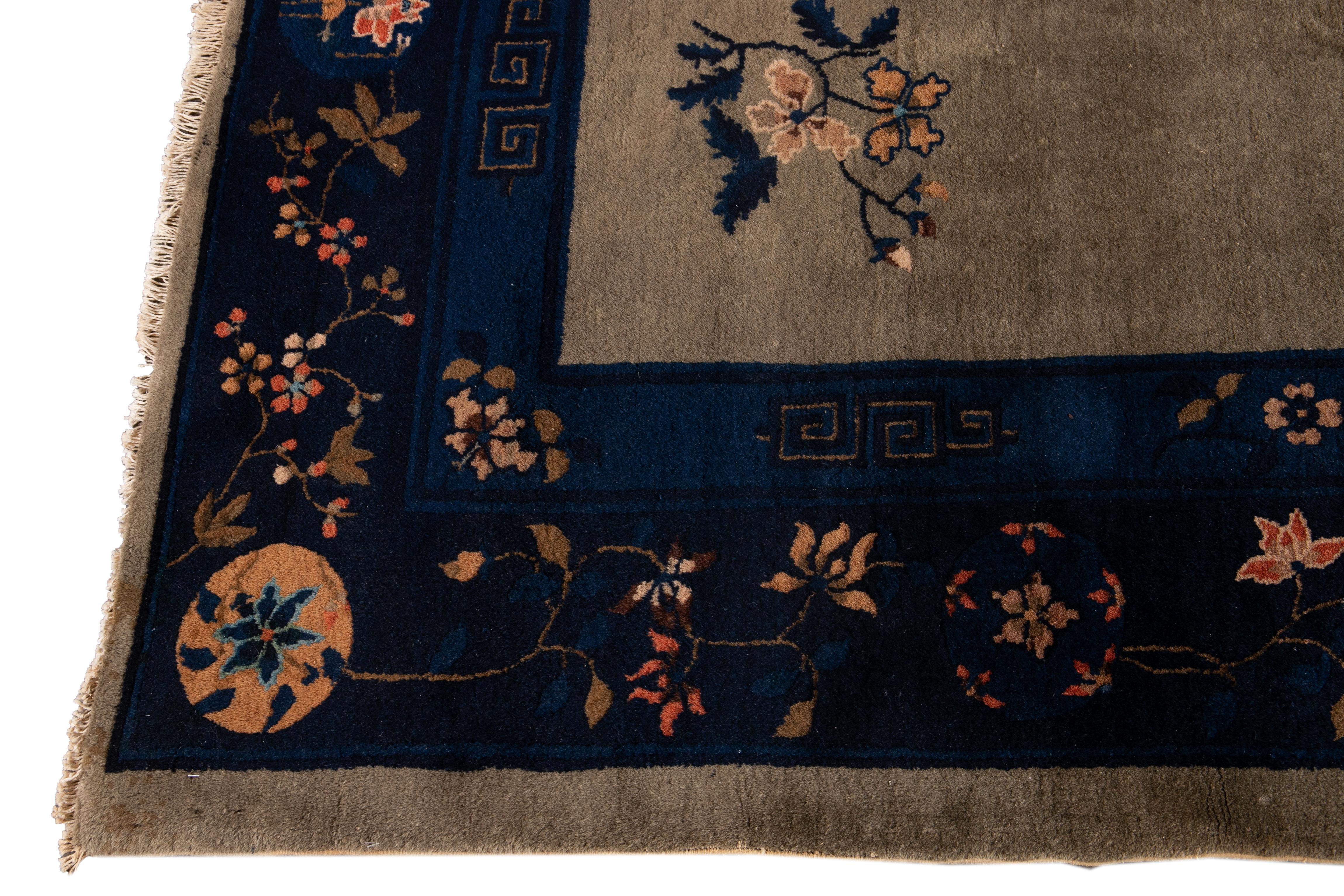 Antike Art Deco Chinese Wool Rug 9 Ft 1 In X 11 Ft 7 In. im Zustand „Hervorragend“ im Angebot in Norwalk, CT