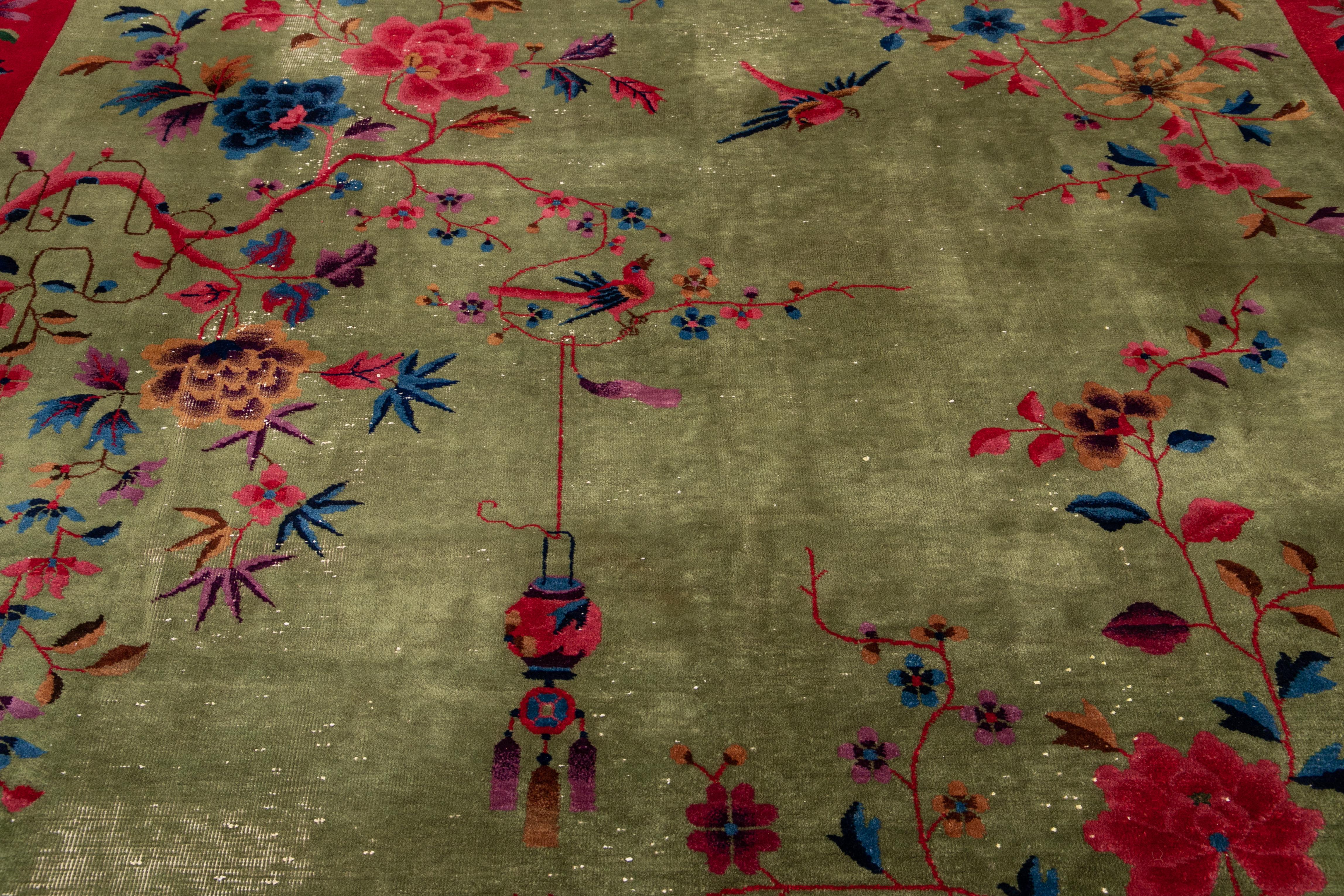 20ième siècle Tapis en laine chinoise Art Déco vert antique 8 pieds 10 pouces X 11 pieds 5 pouces en vente