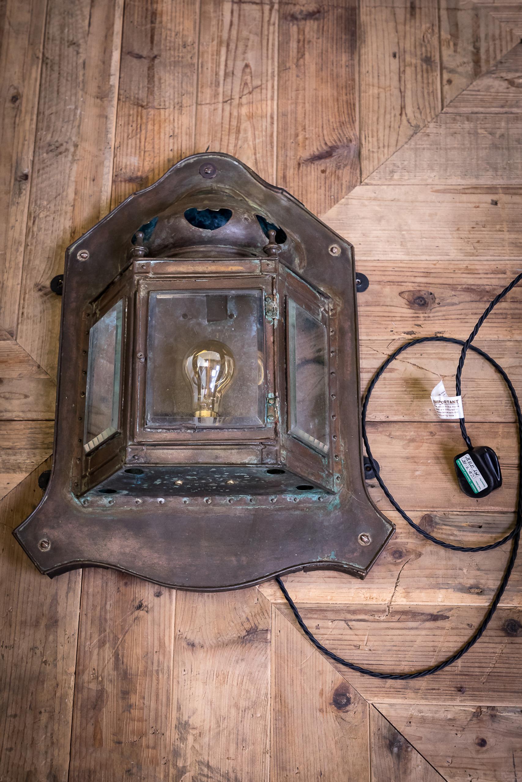 Early 20th Century Antique Arts & Crafts Lutyens Style Copper Wall Lantern Light For Sale 5