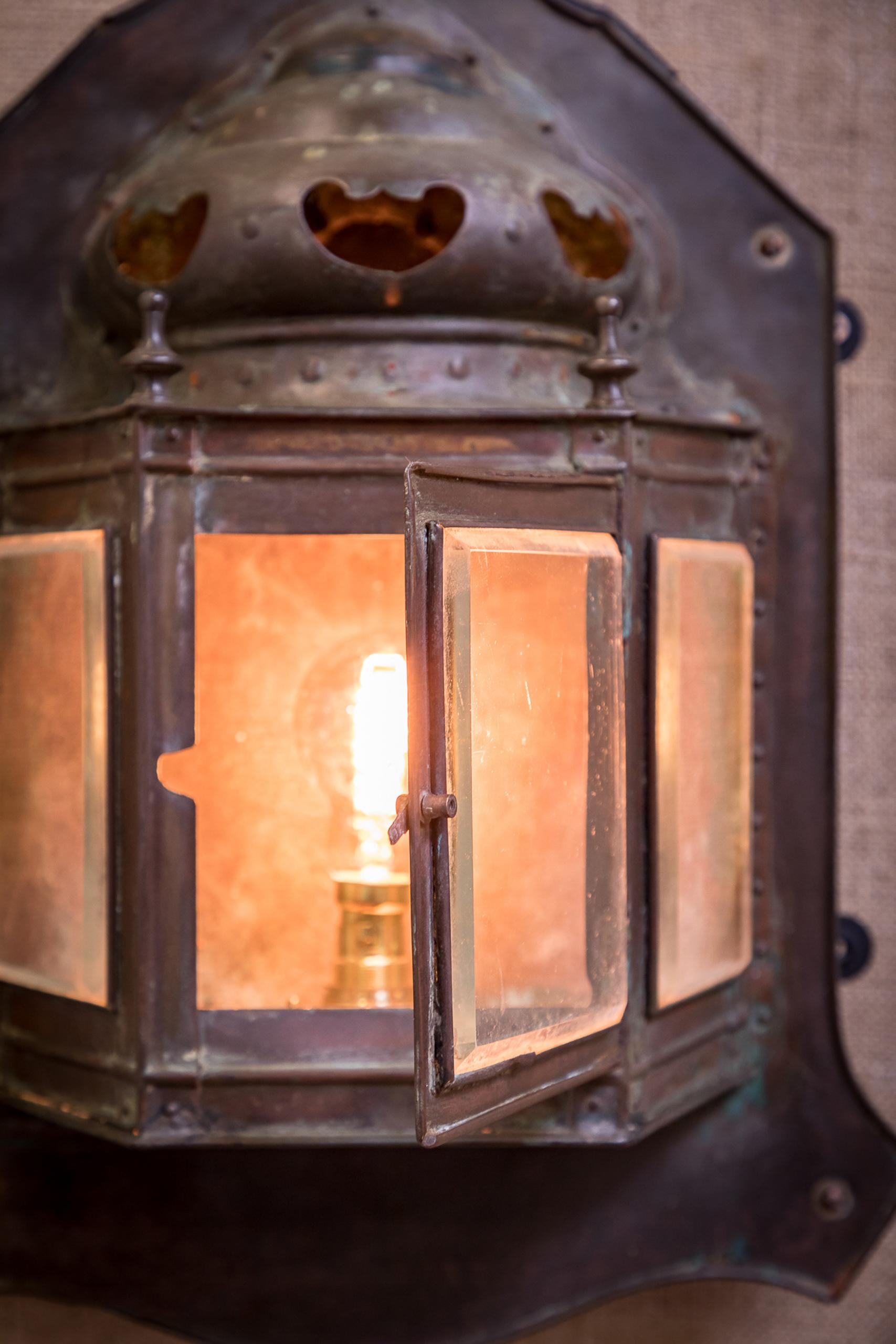 Early 20th Century Antique Arts & Crafts Lutyens Style Copper Wall Lantern Light For Sale 2
