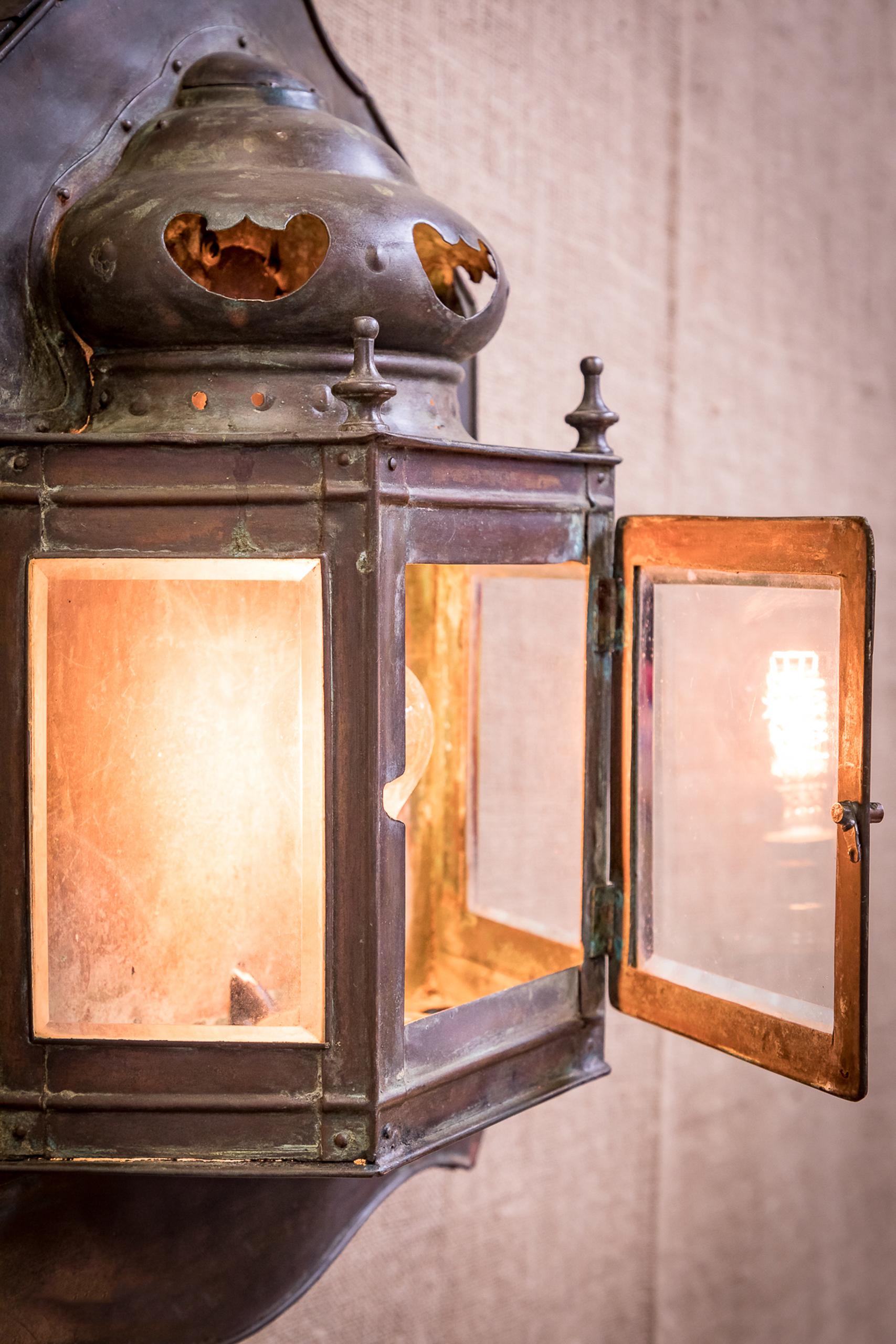 Early 20th Century Antique Arts & Crafts Lutyens Style Copper Wall Lantern Light For Sale 4
