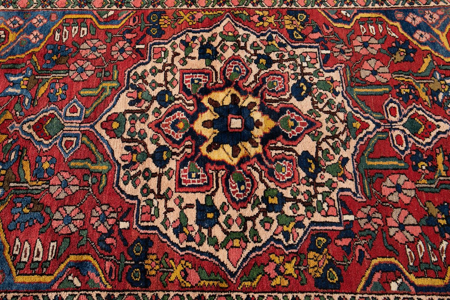 Early 20th Century Antique Bakhtiari Wool Rug For Sale 3