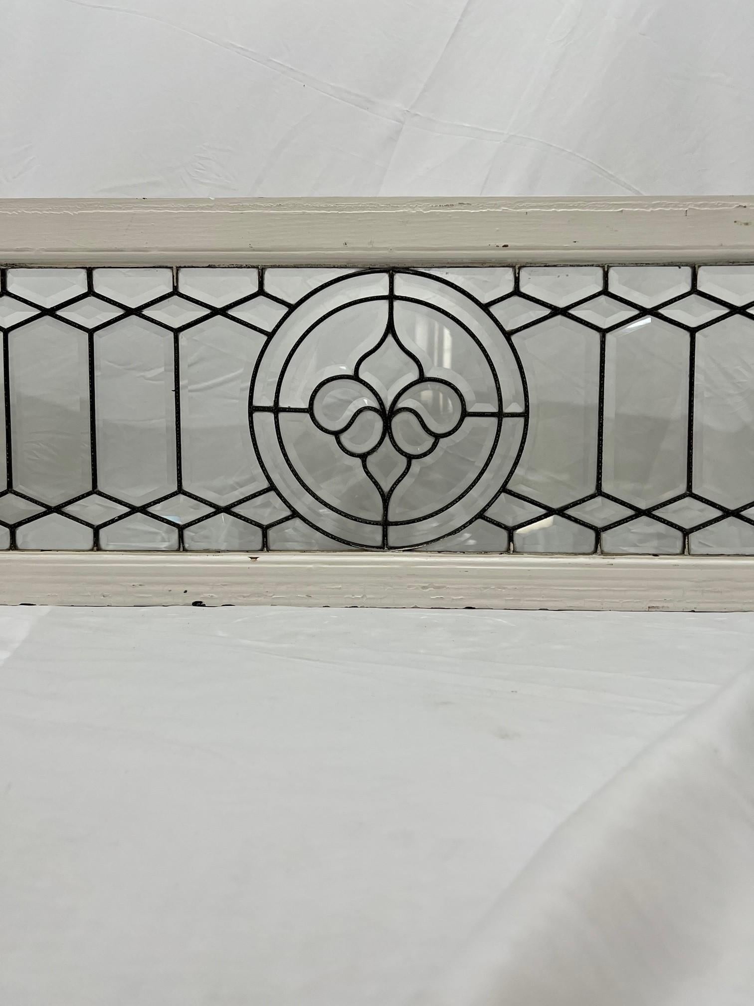 Americano Finestra a sporgere in vetro smussato dei primi del Novecento con cornice in Wood in vendita