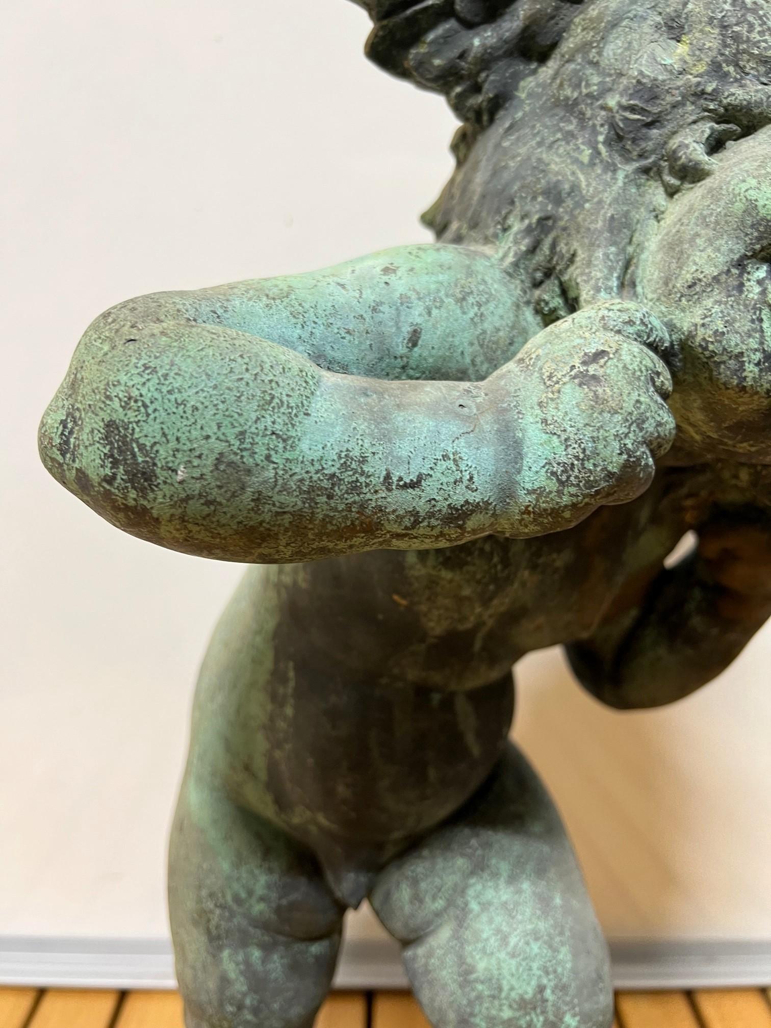Antike Bronze-boy mit Gänseblümchen-Gartenstatue und Brunnenplatte aus dem frühen 20. Jahrhundert   im Angebot 1