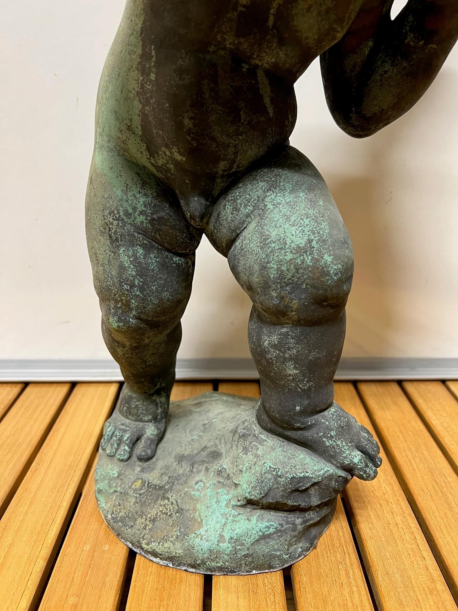 Antike Bronze-boy mit Gänseblümchen-Gartenstatue und Brunnenplatte aus dem frühen 20. Jahrhundert   im Angebot 2