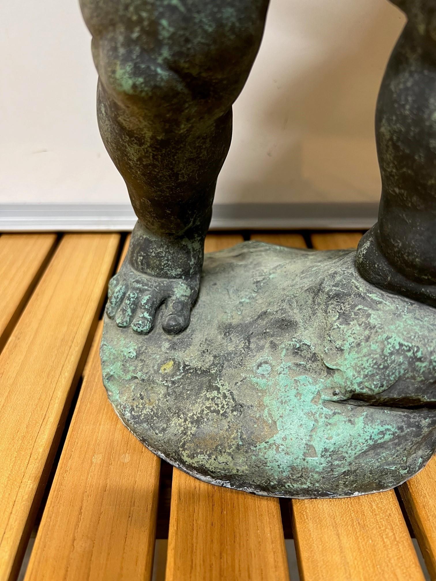 Antike Bronze-boy mit Gänseblümchen-Gartenstatue und Brunnenplatte aus dem frühen 20. Jahrhundert   im Angebot 3