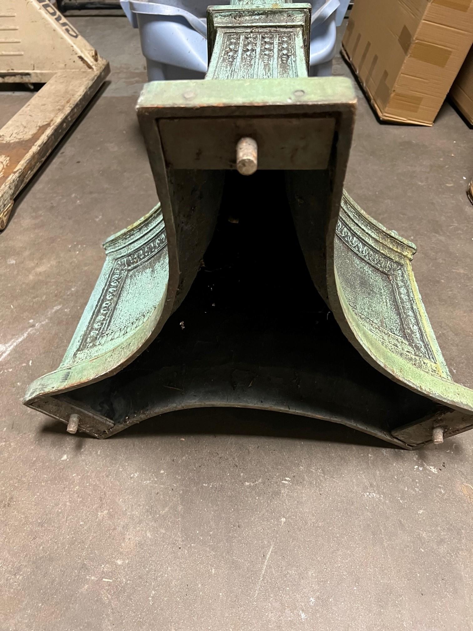 Early 20th Century Antique Bronze Fluted Lamp Post with a Triangular Base. For Sale 12