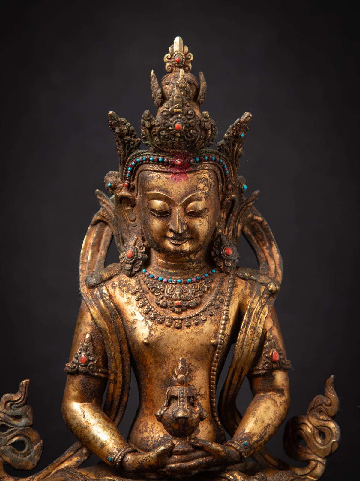 Early 20th century Antique bronze Nepali Aparmita Buddha statue In Good Condition For Sale In DEVENTER, NL