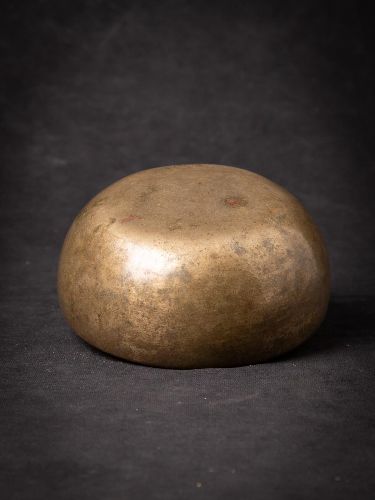 Early 20th century antique bronze Nepali Singing bowl - OriginalBuddhas In Good Condition In DEVENTER, NL