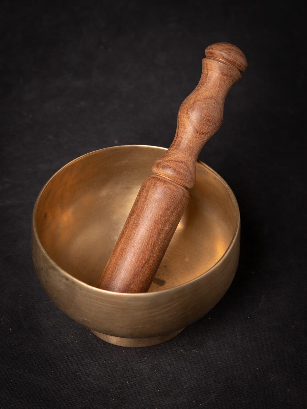 Early 20th century antique bronze Nepali Singing bowl - OriginalBuddhas In Good Condition For Sale In DEVENTER, NL