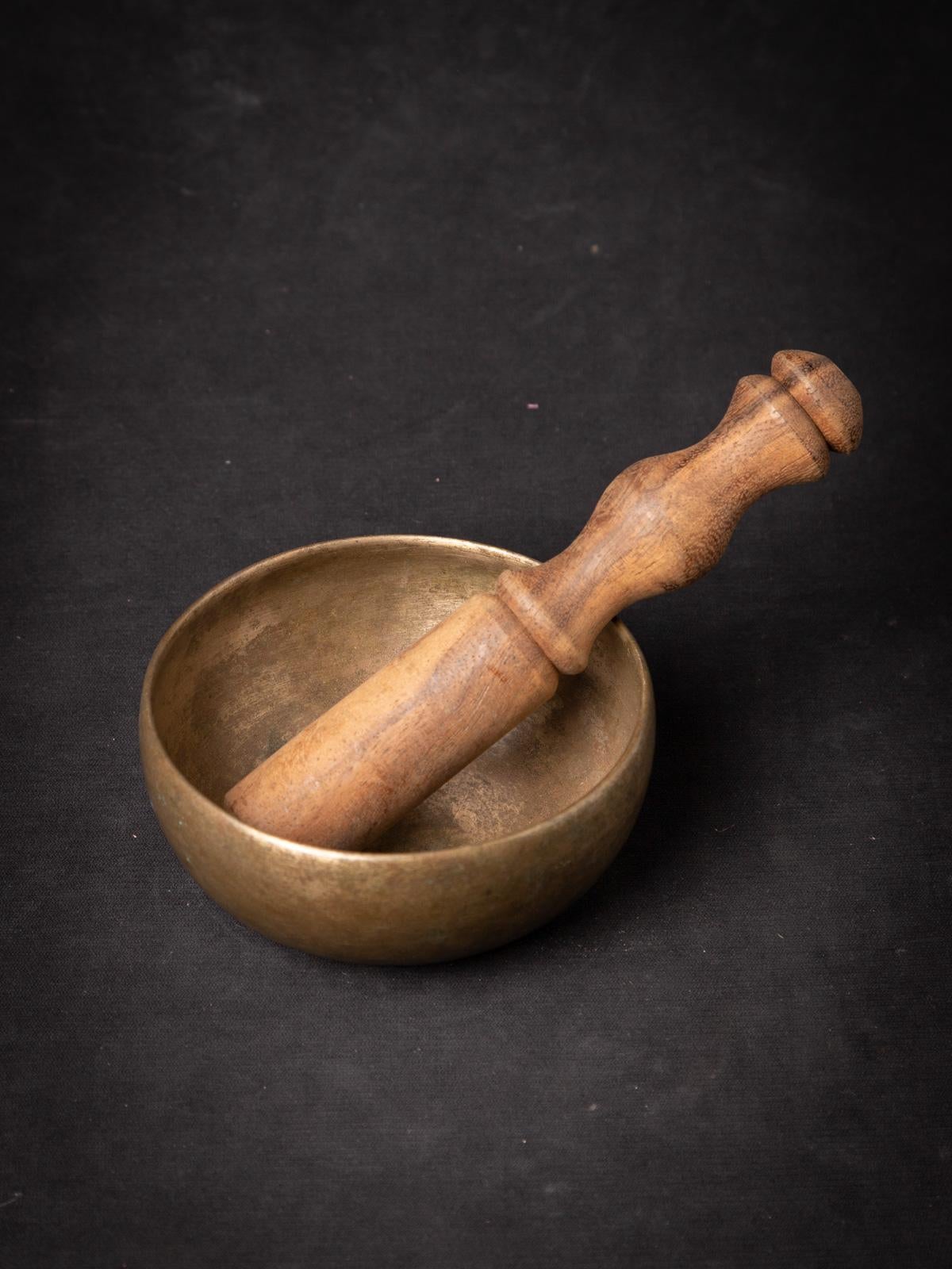 20th Century Early 20th century antique bronze Nepali Singing bowl - OriginalBuddhas