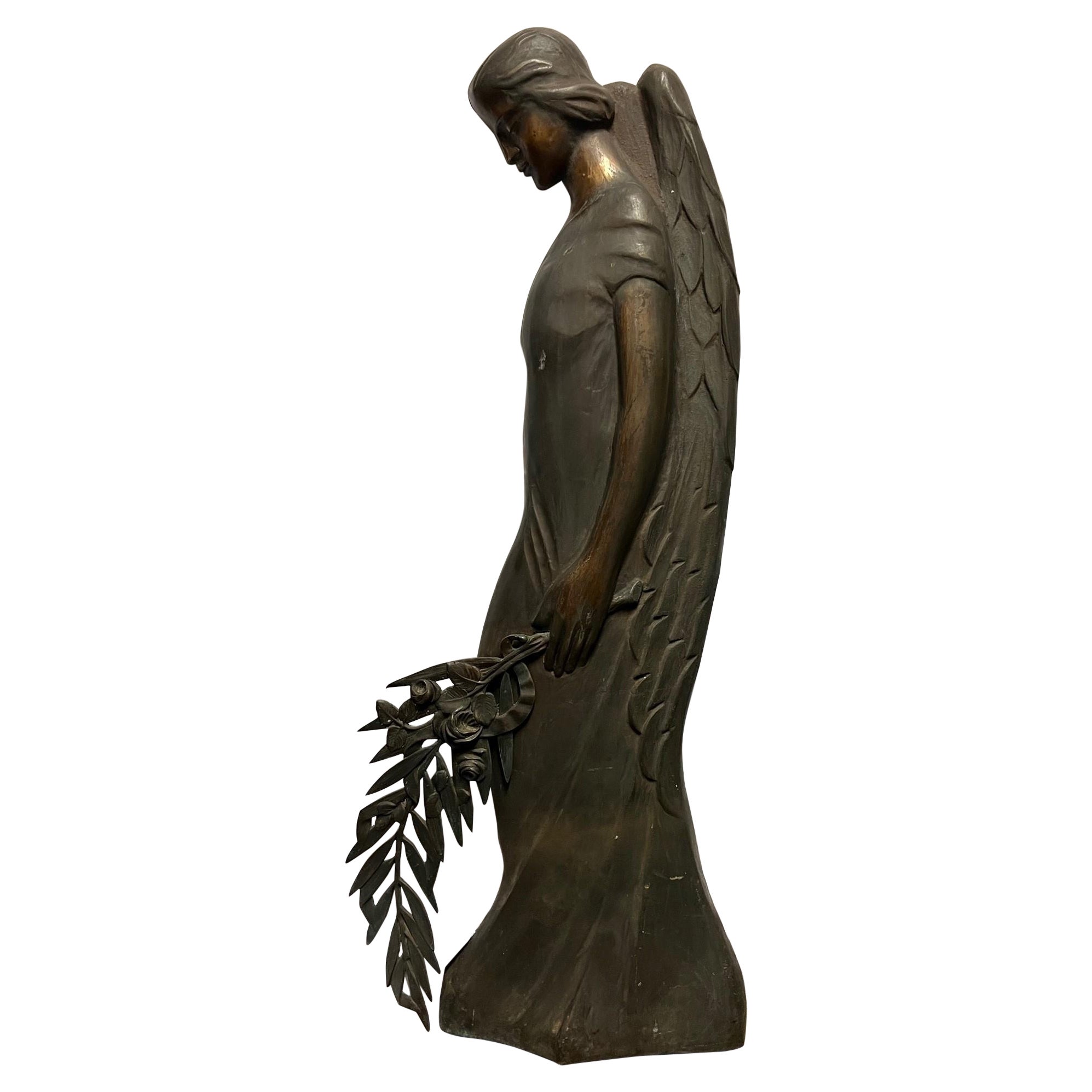 Bronze ancien du début du 20e siècle Ange en prière et en deuil avec des palmes