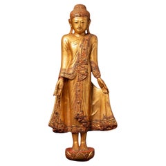 Estatua de Buda Mandalay birmano antiguo de principios del siglo XX procedente de Birmania