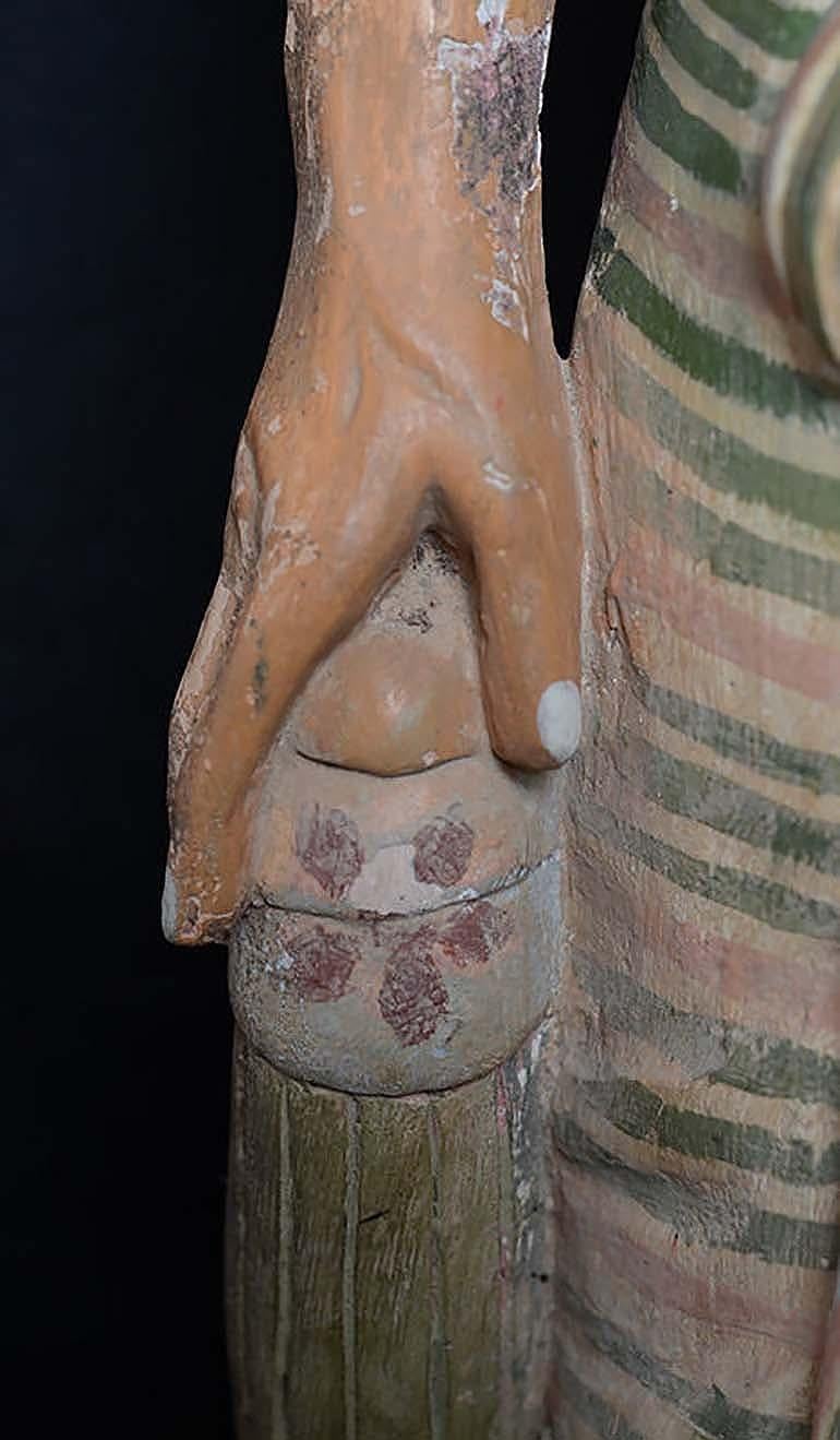 Sculpté à la main Ancien homme birman debout sur pied en bois, début du 20e siècle en vente