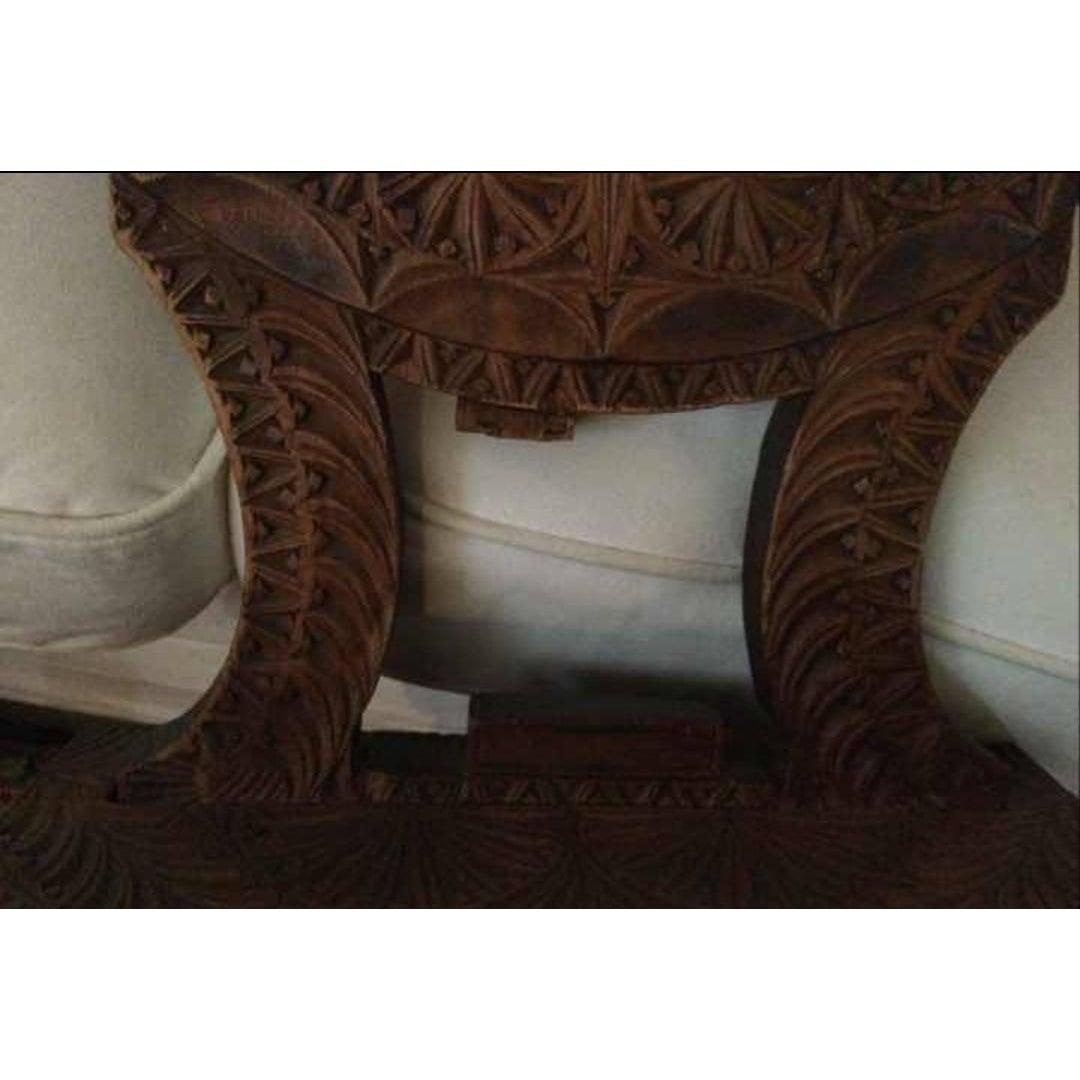 Chaise ancienne en bois sculpté du début du XXe siècle en vente 2