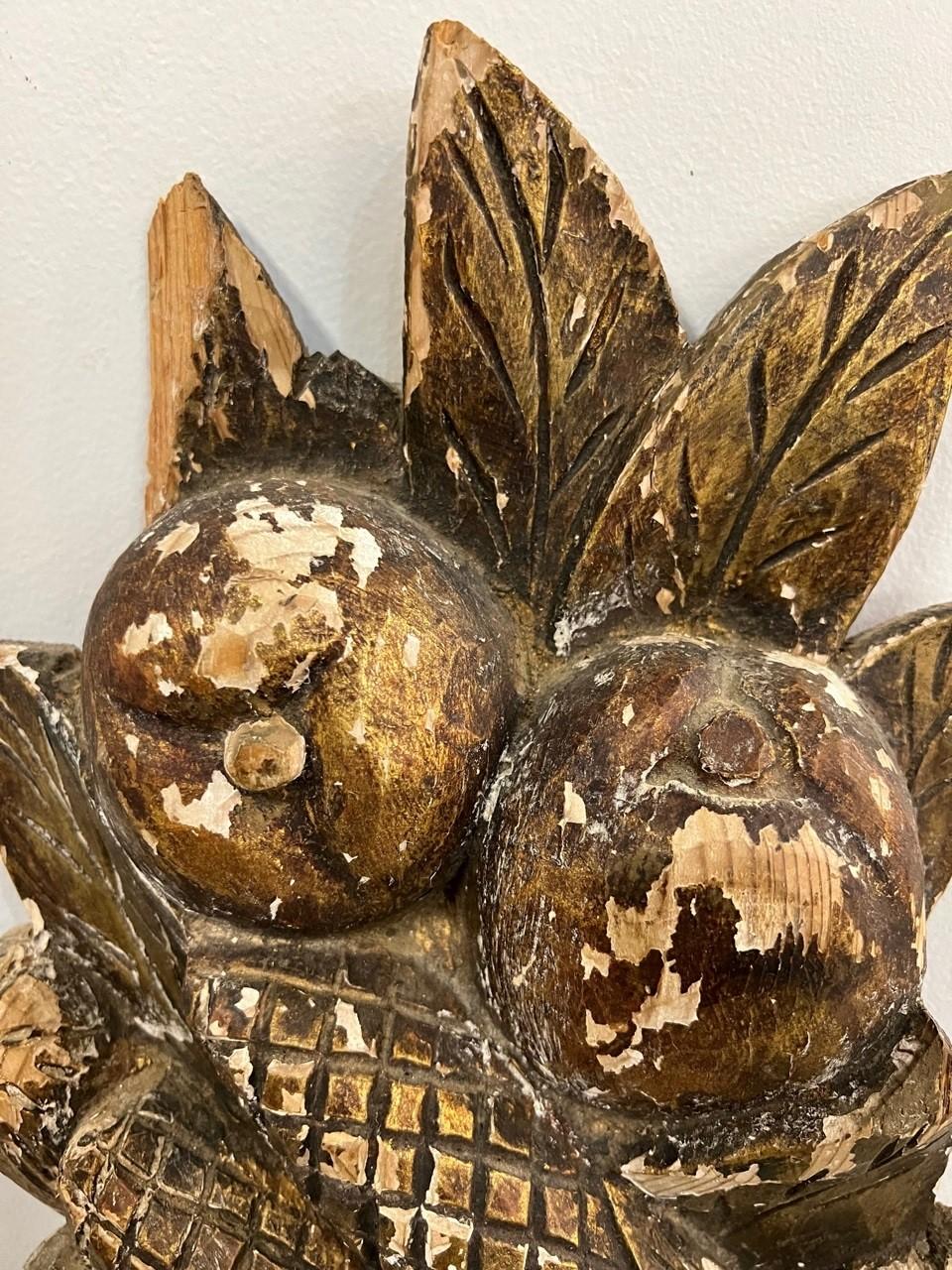 Antigua Cornucopia de Madera Tallada de Principios del Siglo XX con Fruta y Maíz en una Cesta 12