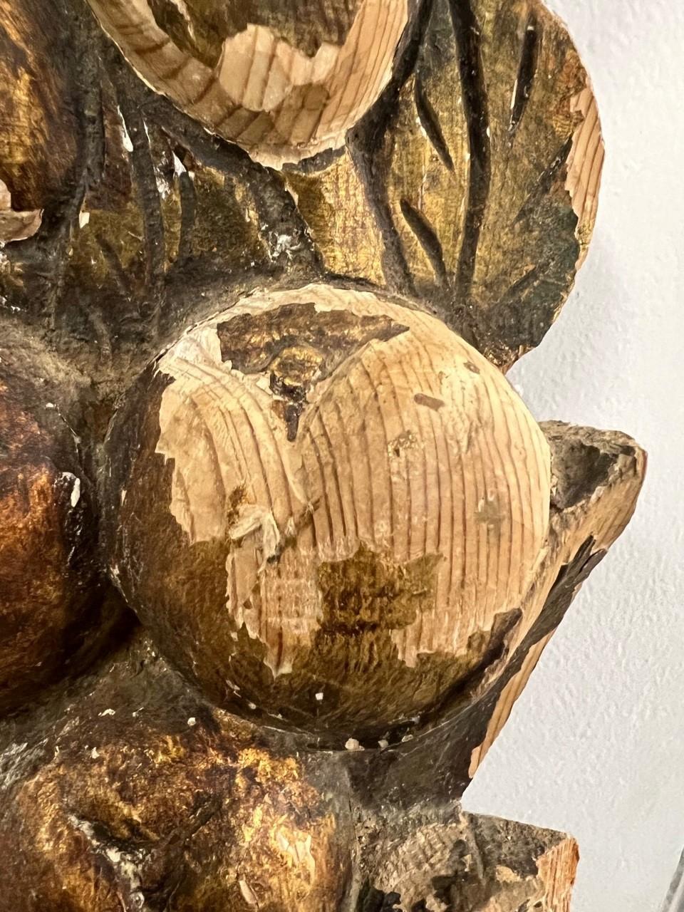 Antigua Cornucopia de Madera Tallada de Principios del Siglo XX con Fruta y Maíz en una Cesta en Bueno Estado en Stamford, CT