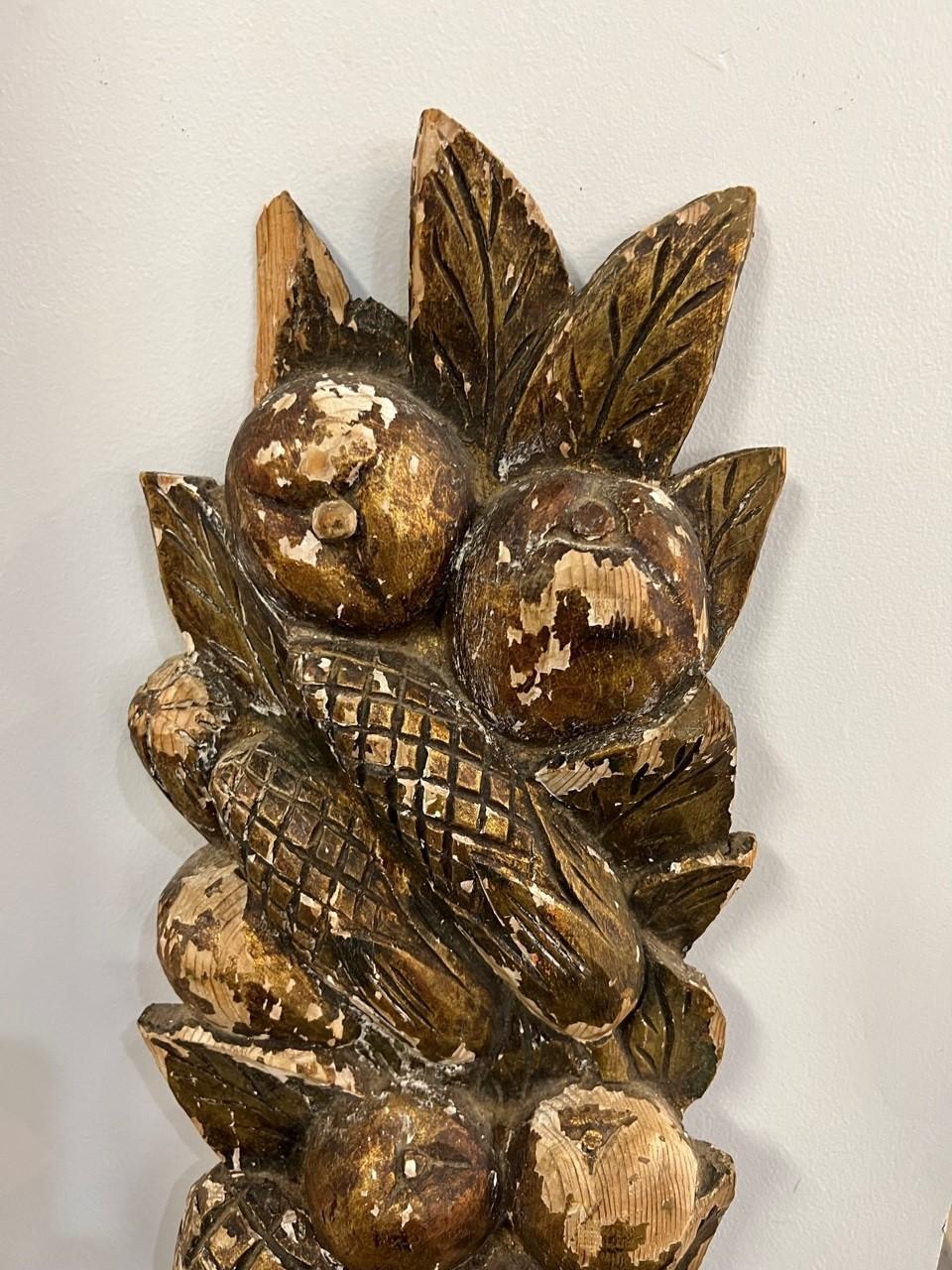 Antigua Cornucopia de Madera Tallada de Principios del Siglo XX con Fruta y Maíz en una Cesta 2